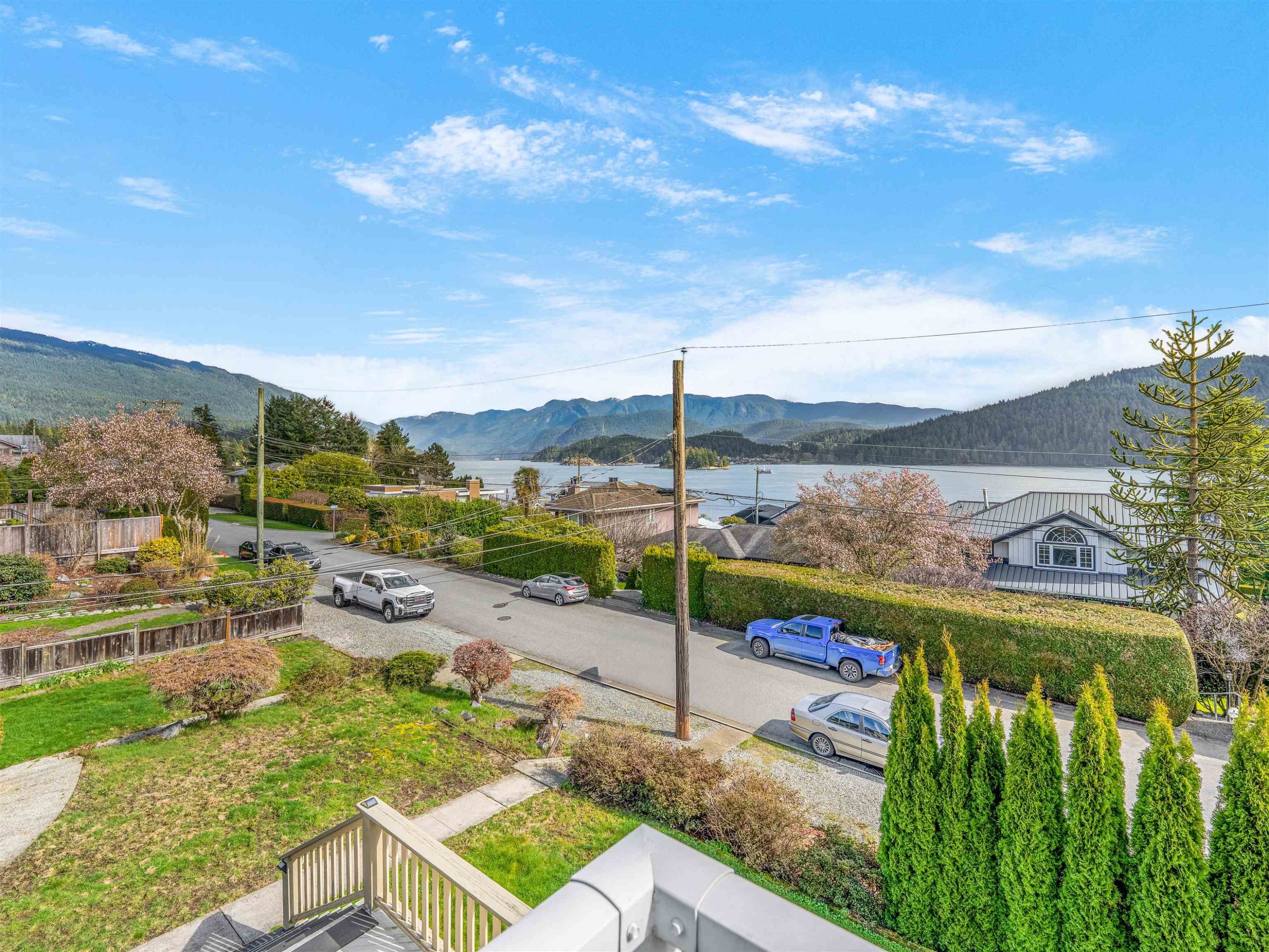351 Beachview Drive, North Vancouver, BC