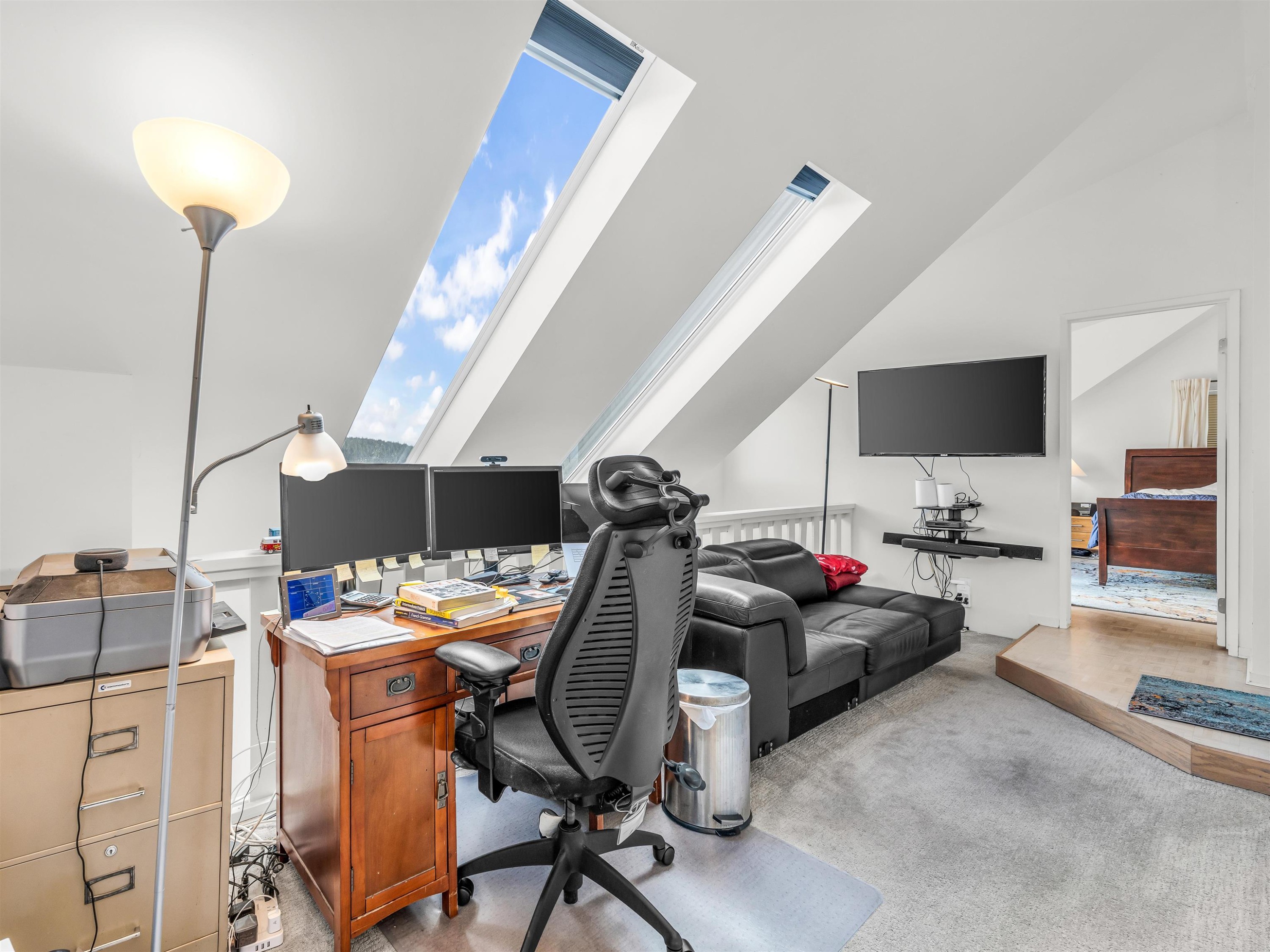 351 Beachview Drive, North Vancouver, BC