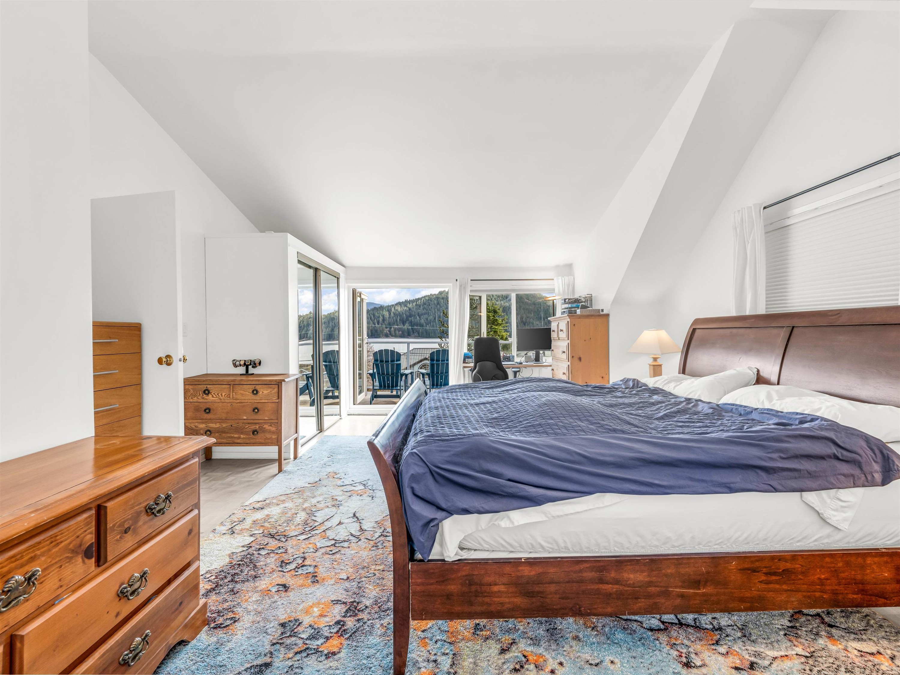 351 Beachview Drive, North Vancouver, BC