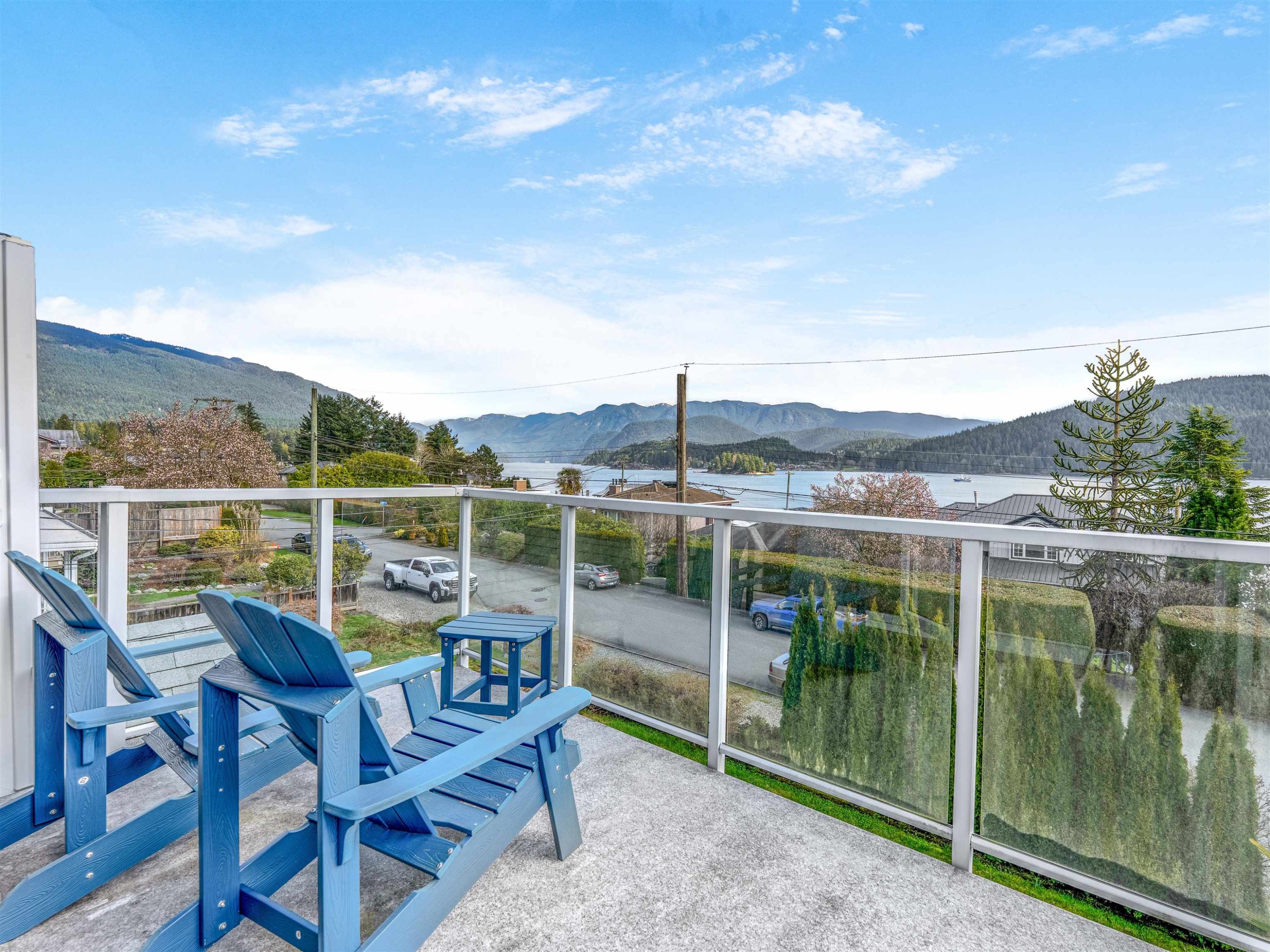 351 Beachview Drive, North Vancouver, BC