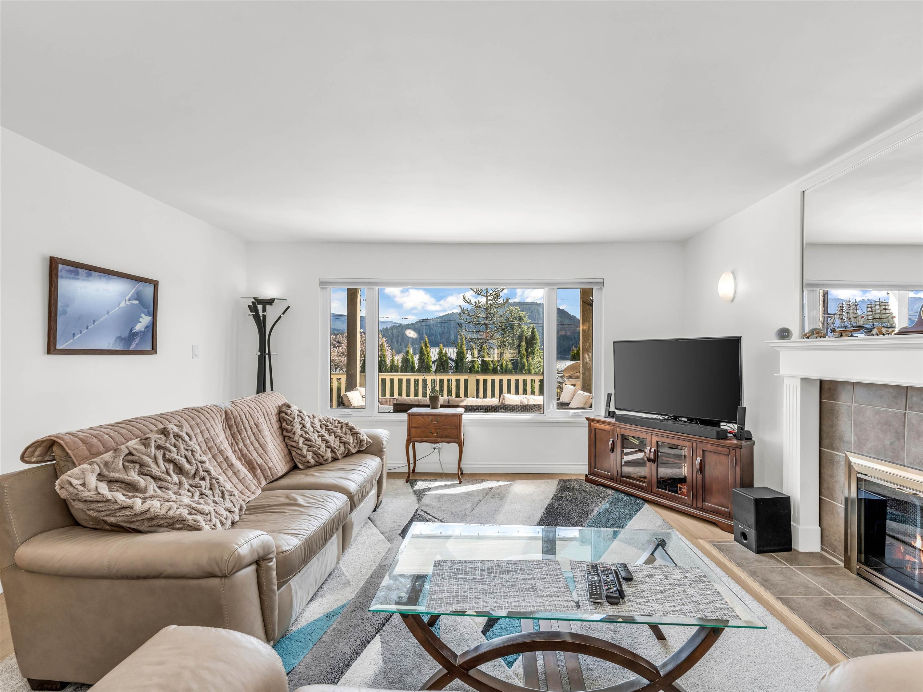 351 Beachview Drive, North Vancouver, BC