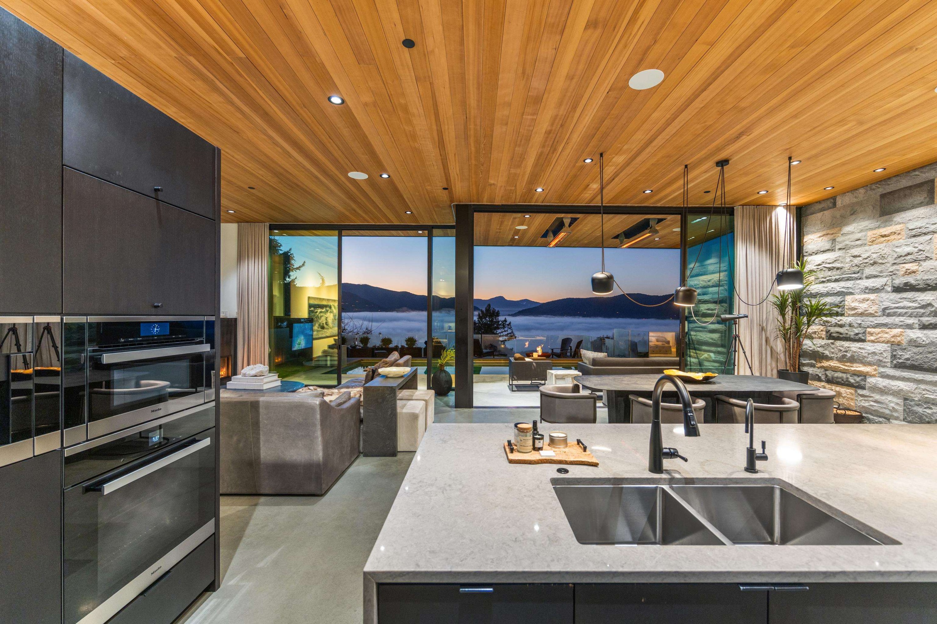 6252 Overstone Drive, West Vancouver, BC