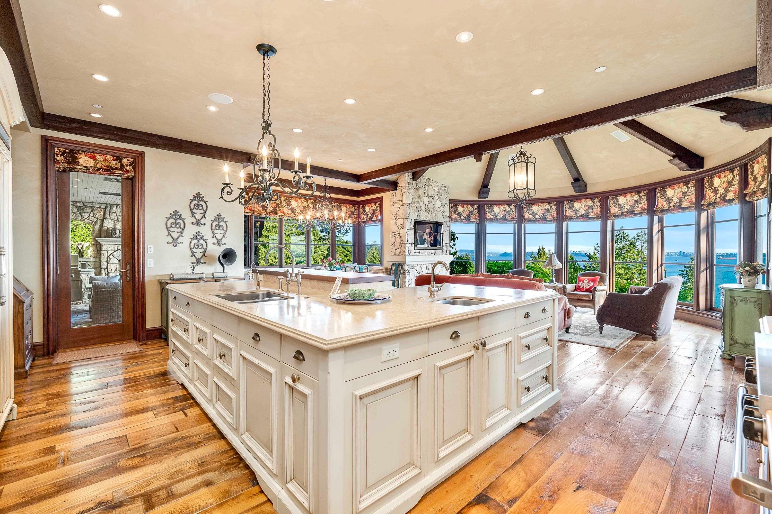 4672 Clovelly Walk, West Vancouver, BC