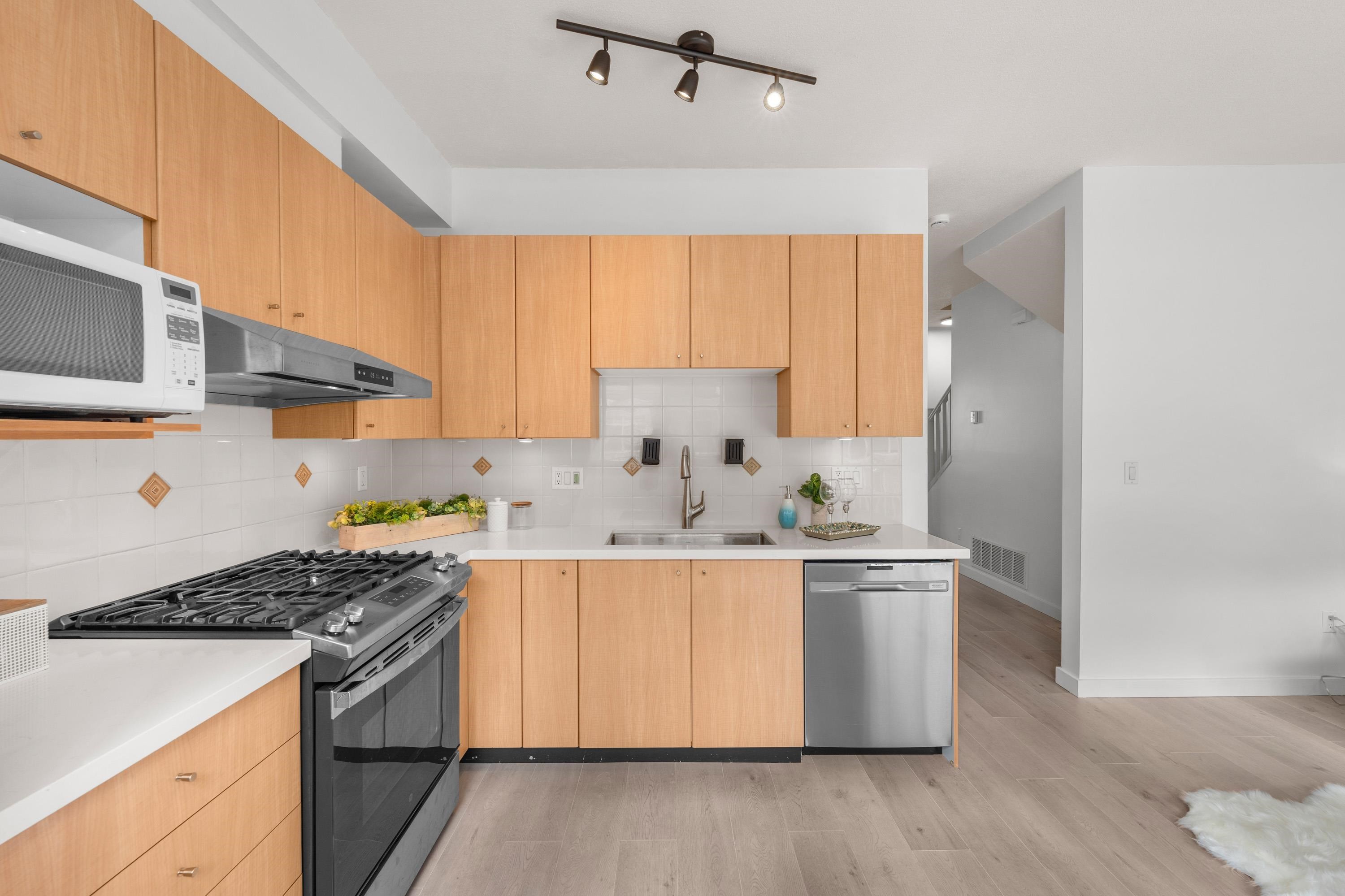 7148 Mont Royal Square, Vancouver, BC