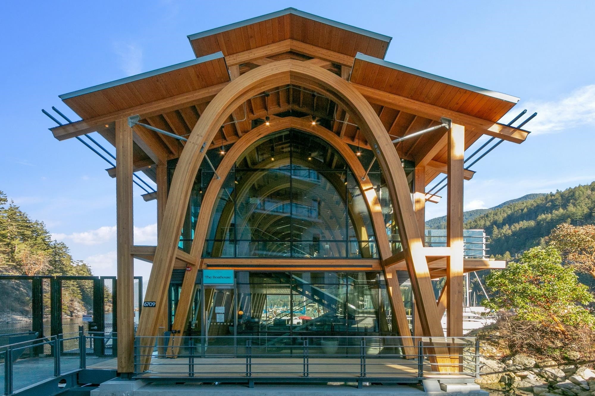 401-6687 Nelson Avenue, West Vancouver, BC