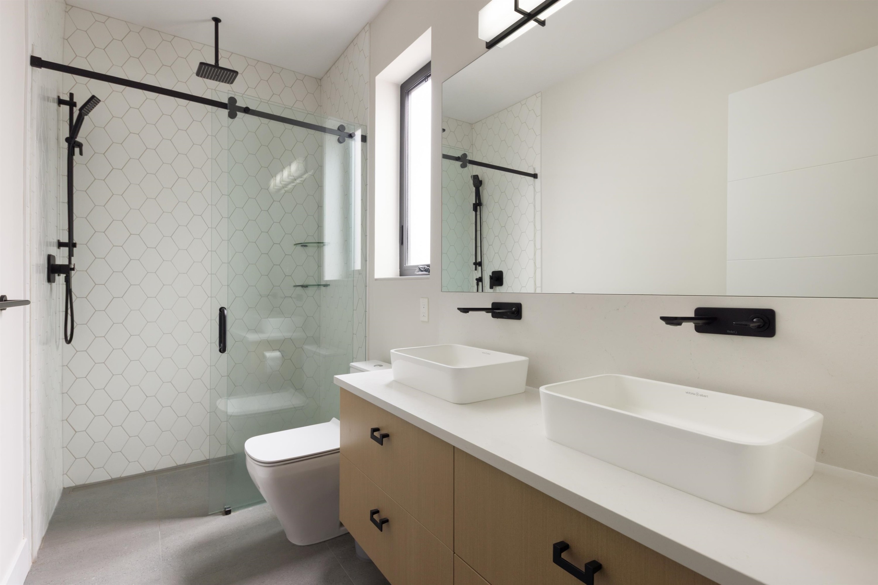 2939 15Th Avenue W, Vancouver, BC