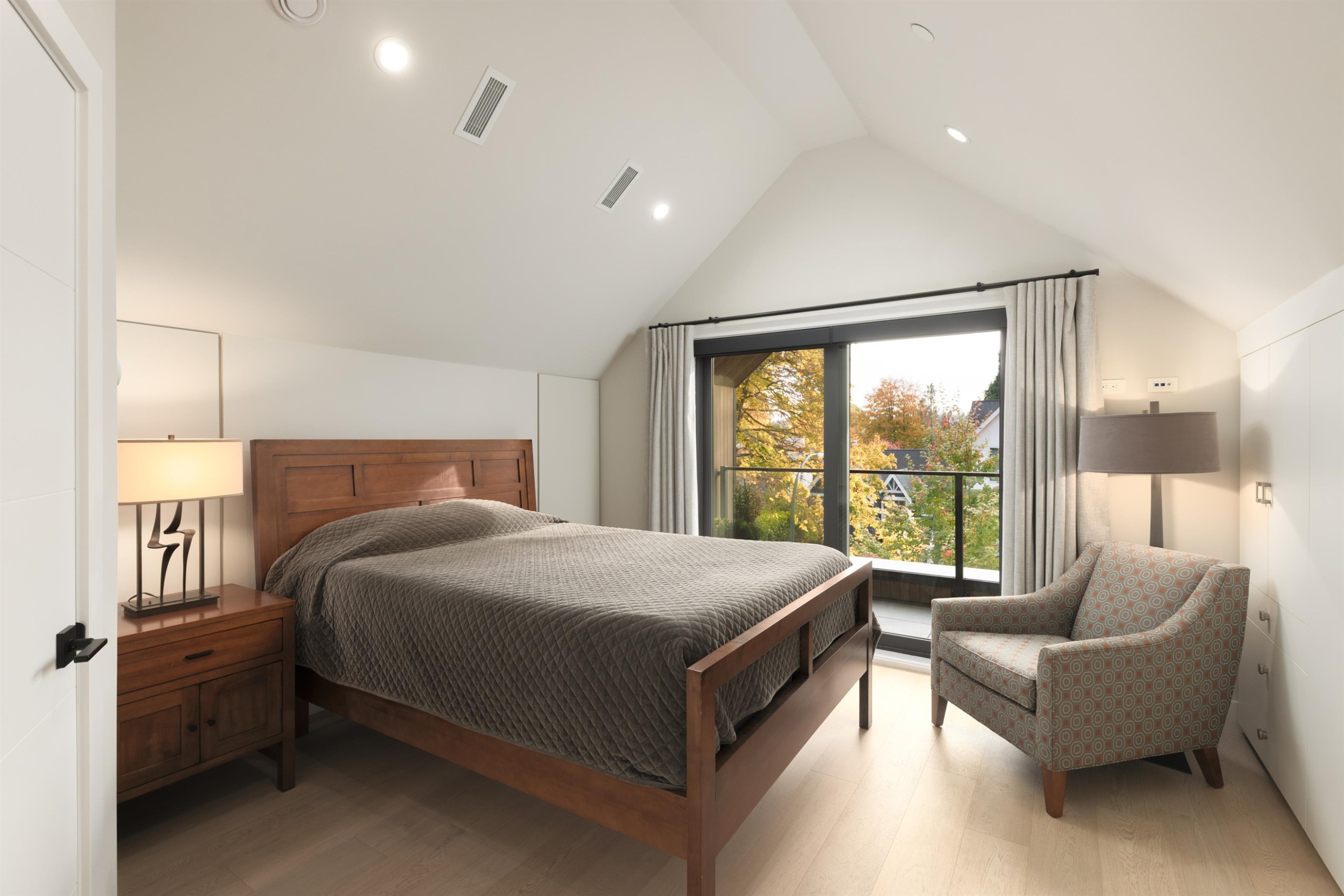 2939 15Th Avenue W, Vancouver, BC