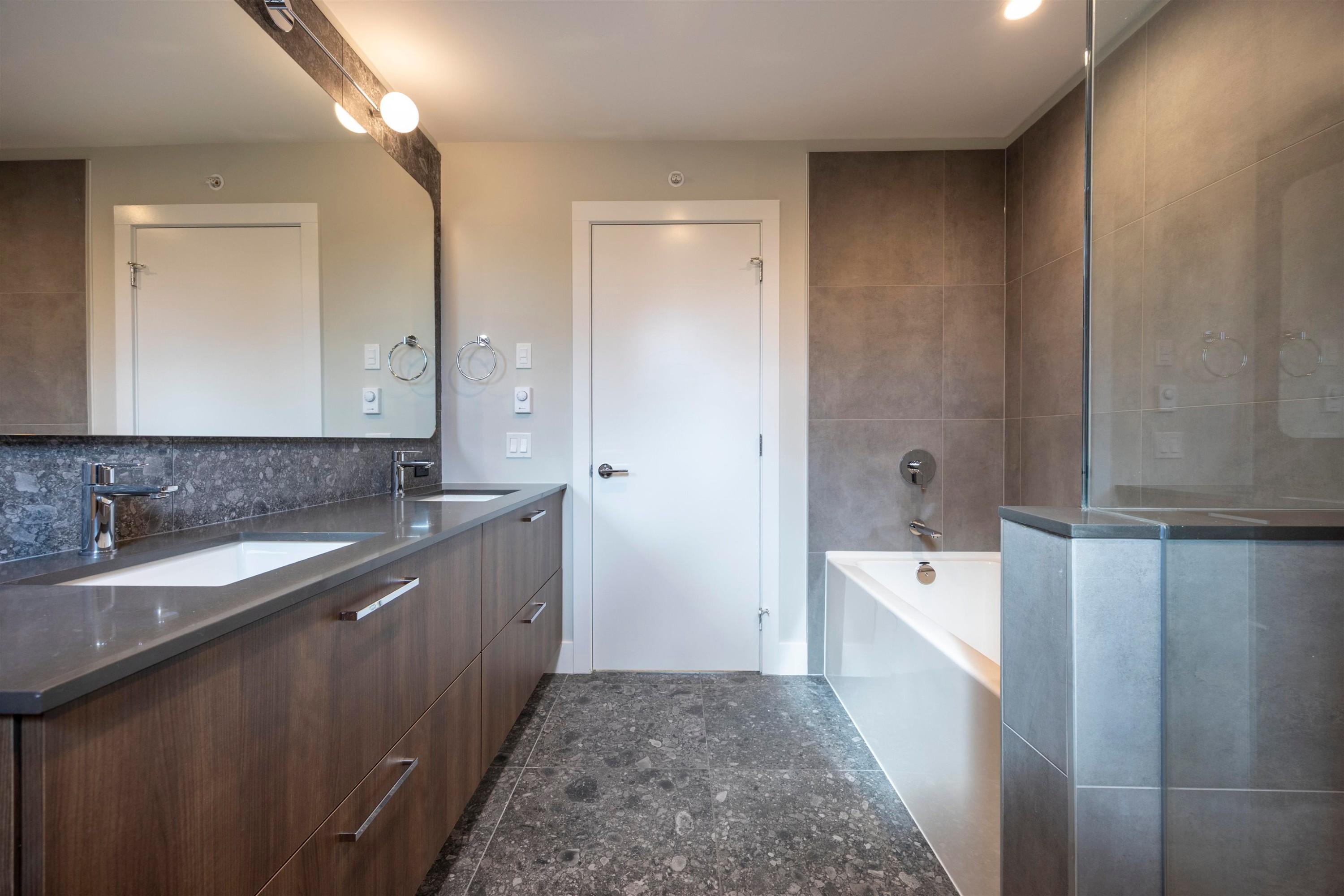102-2322 Emery Court, North Vancouver, BC