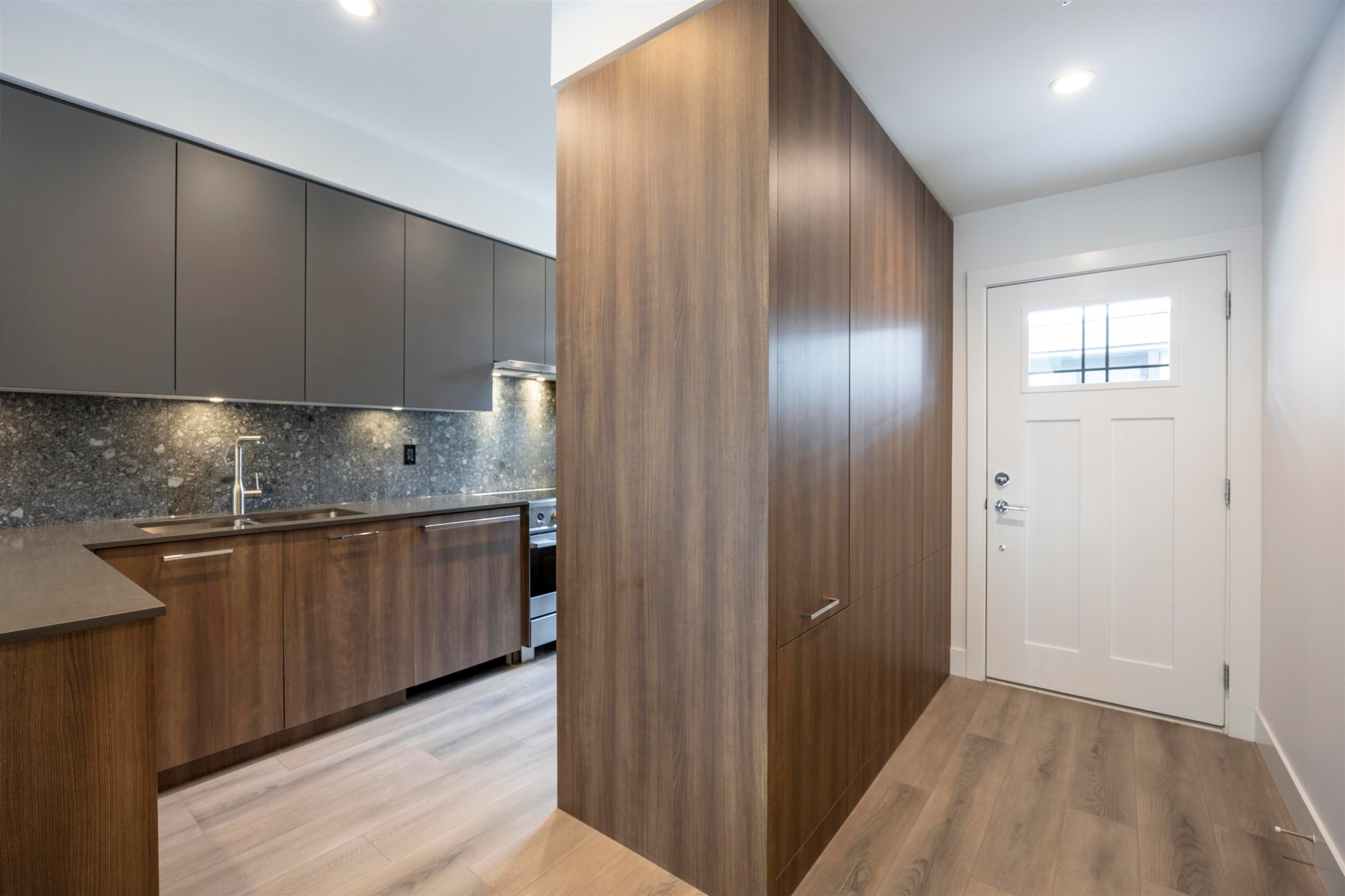 102-2322 Emery Court, North Vancouver, BC