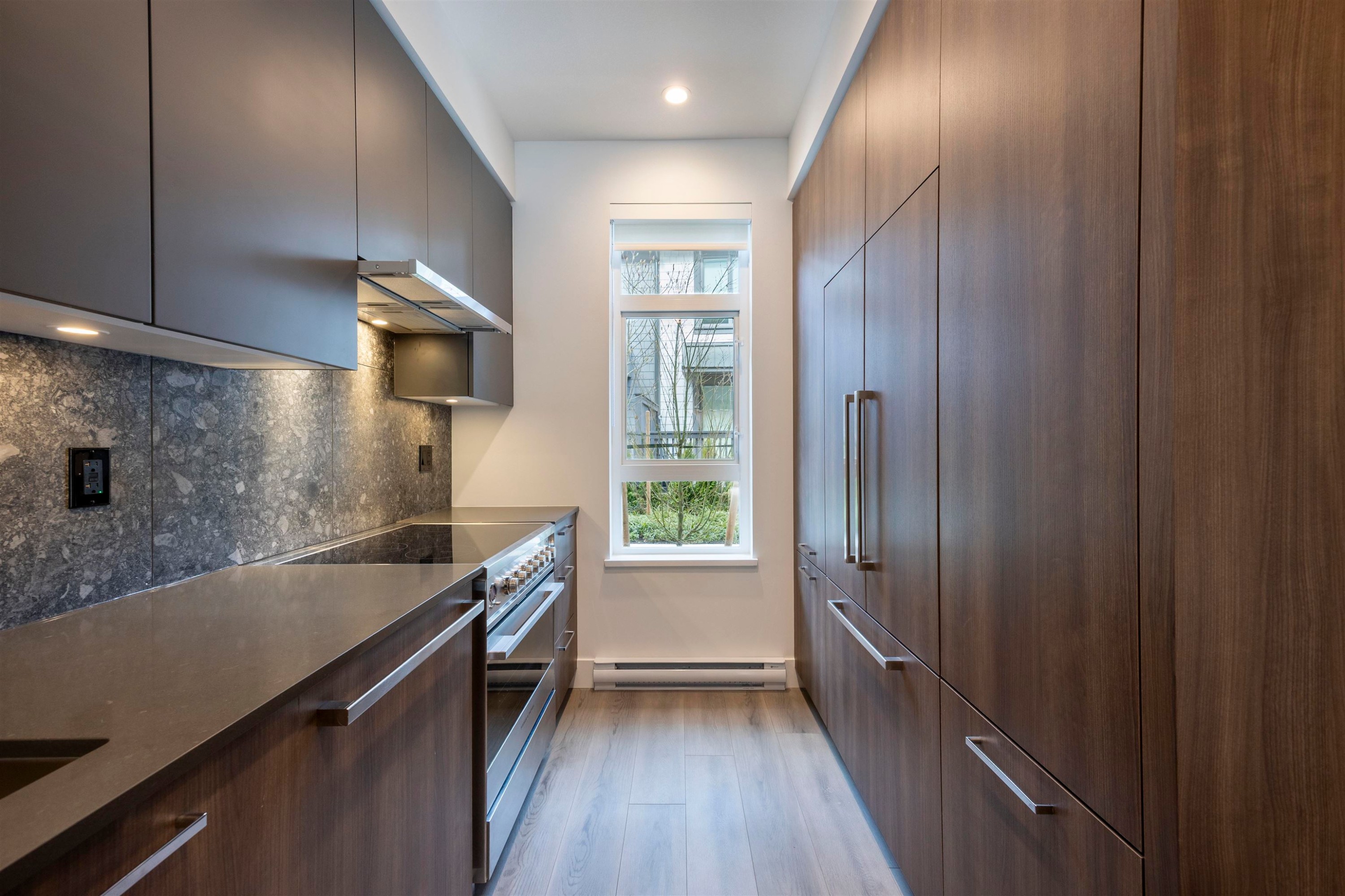102-2322 Emery Court, North Vancouver, BC