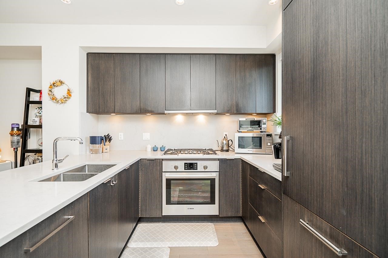 5518 Oak Street, Vancouver, BC