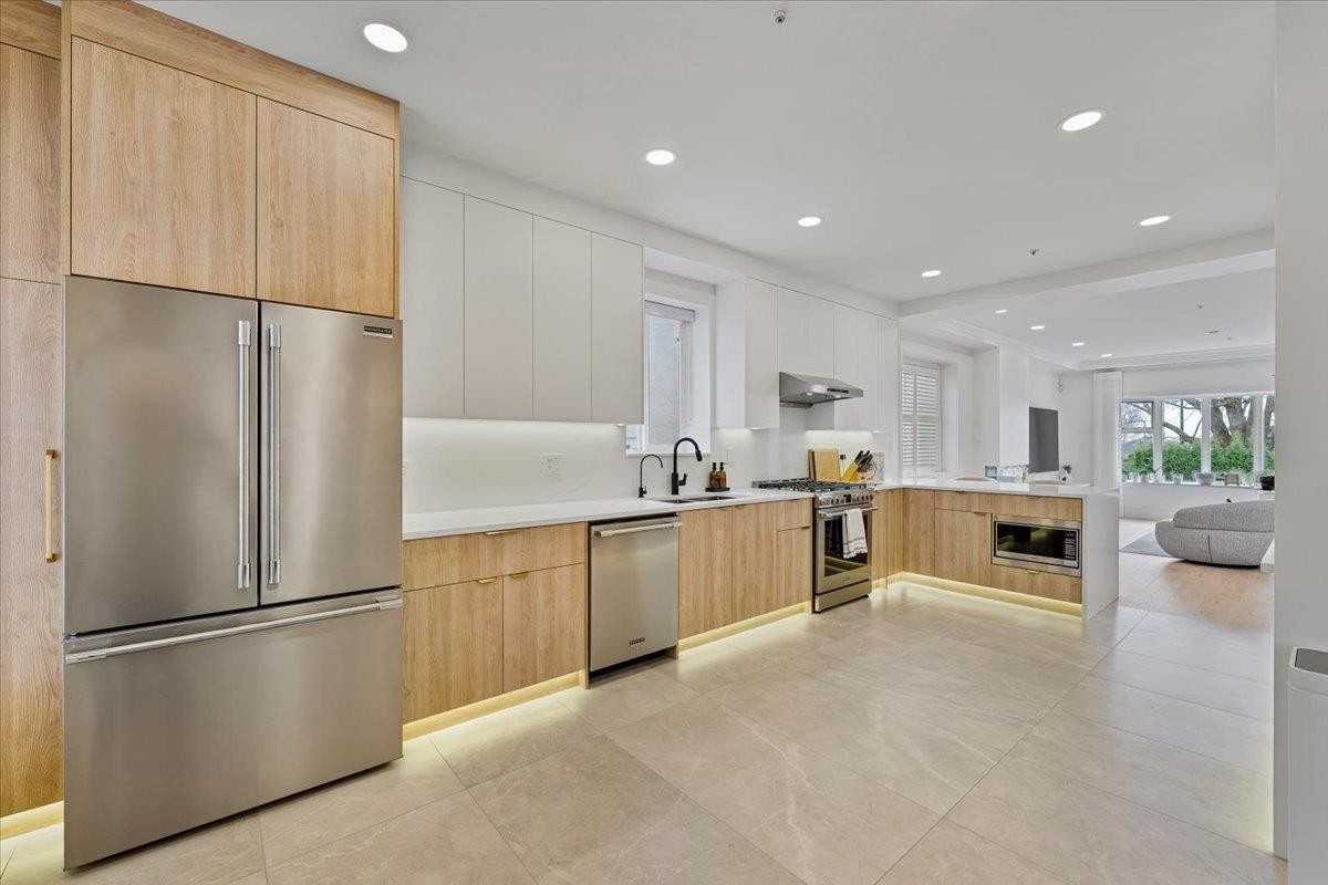 817 60Th Avenue W, Vancouver, BC