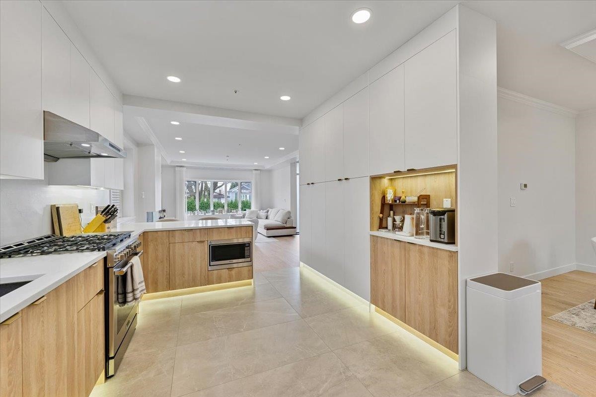 817 60Th Avenue W, Vancouver, BC