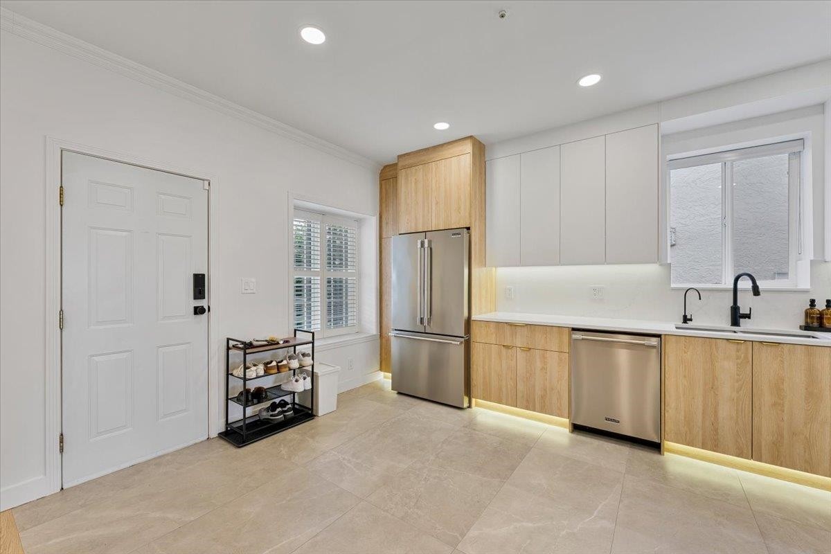 817 60Th Avenue W, Vancouver, BC