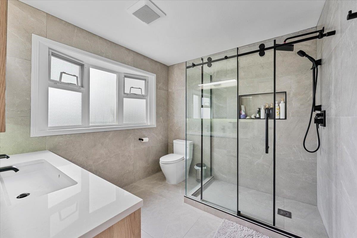 817 60Th Avenue W, Vancouver, BC