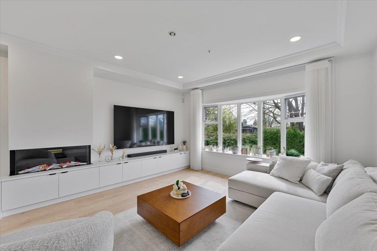 817 60Th Avenue W, Vancouver, BC