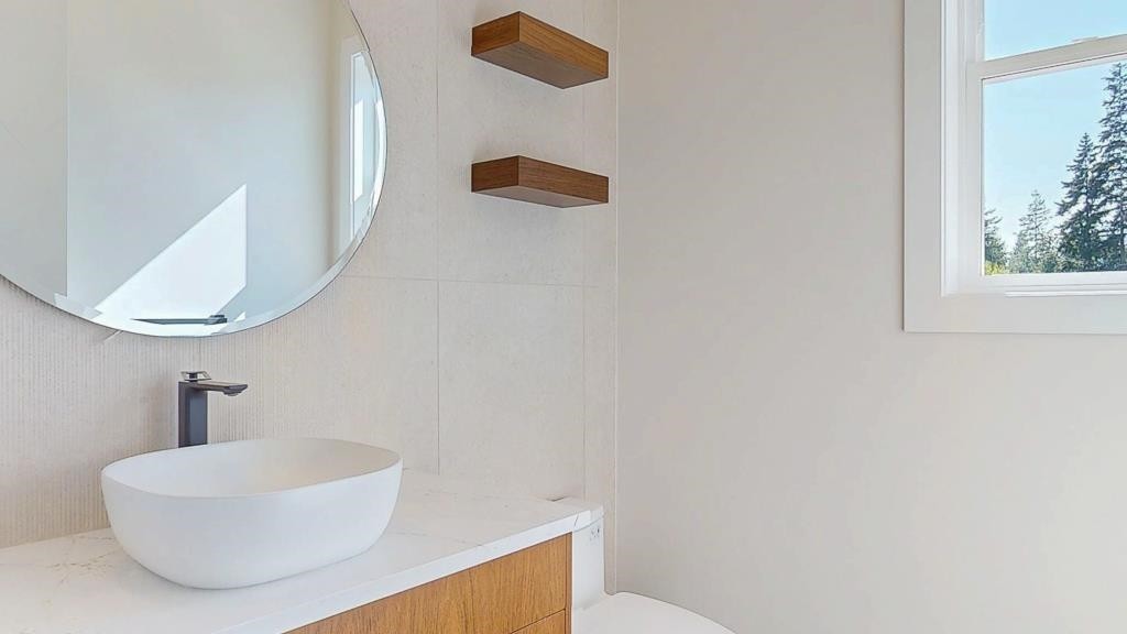 1236 Castle Road, Gibsons, BC - Indoor Photo Showing Bathroom
