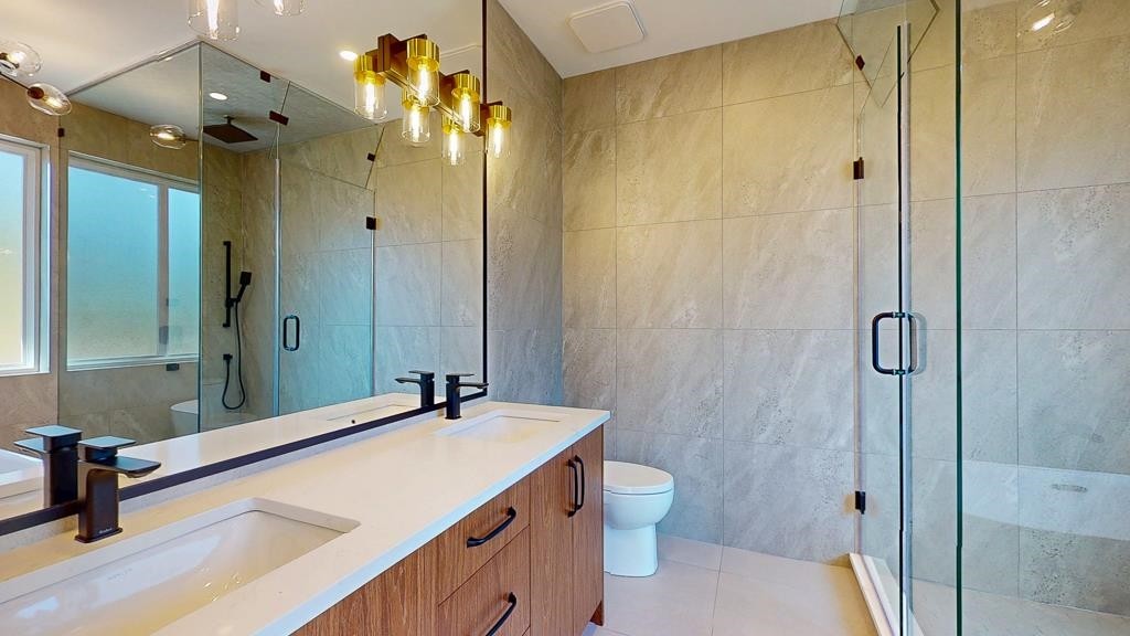 1236 Castle Road, Gibsons, BC - Indoor Photo Showing Bathroom