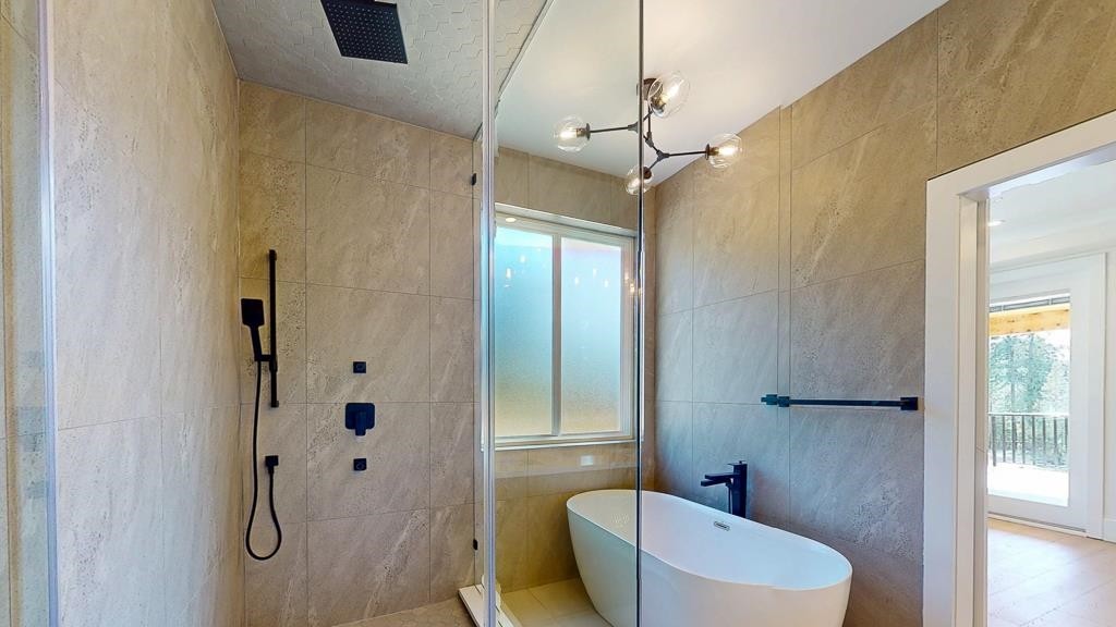 1236 Castle Road, Gibsons, BC - Indoor Photo Showing Bathroom