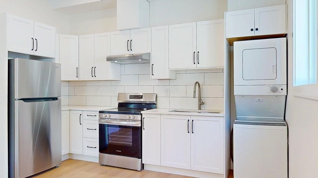1236 Castle Road, Gibsons, BC - Indoor Photo Showing Kitchen