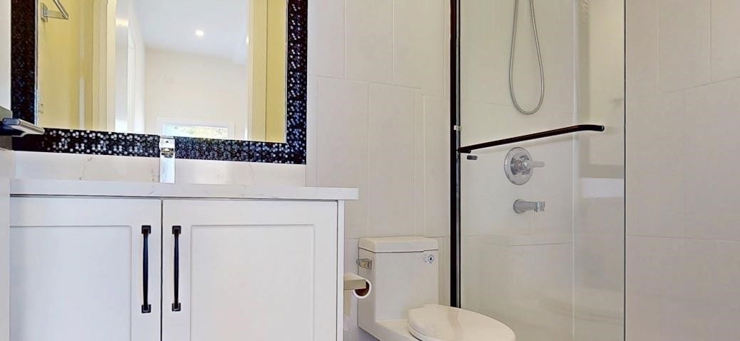 1236 Castle Road, Gibsons, BC - Indoor Photo Showing Bathroom