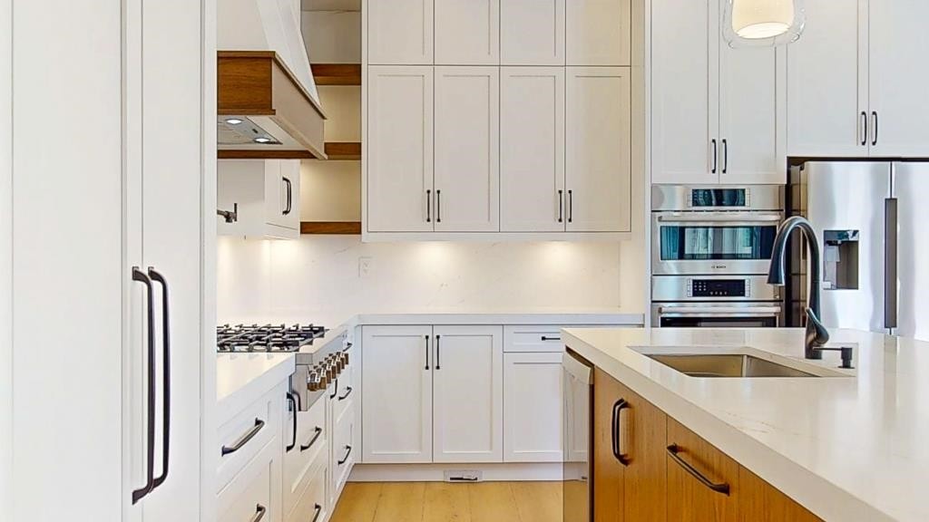 1236 Castle Road, Gibsons, BC - Indoor Photo Showing Kitchen