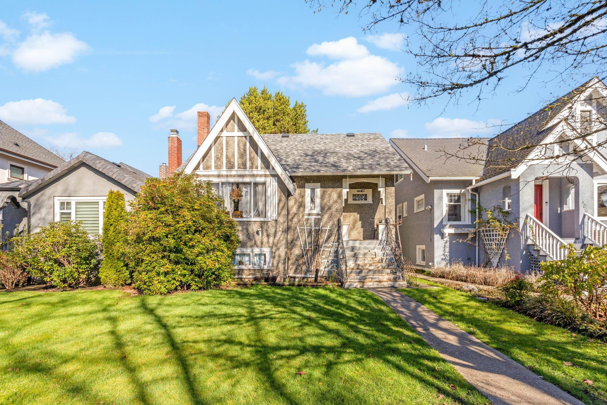 2861 15Th Avenue W, Vancouver, BC