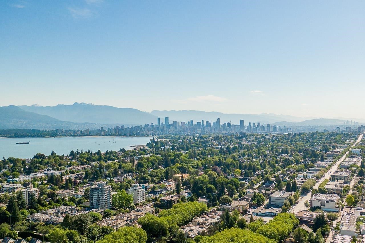 3945 10Th Avenue W, Vancouver, BC