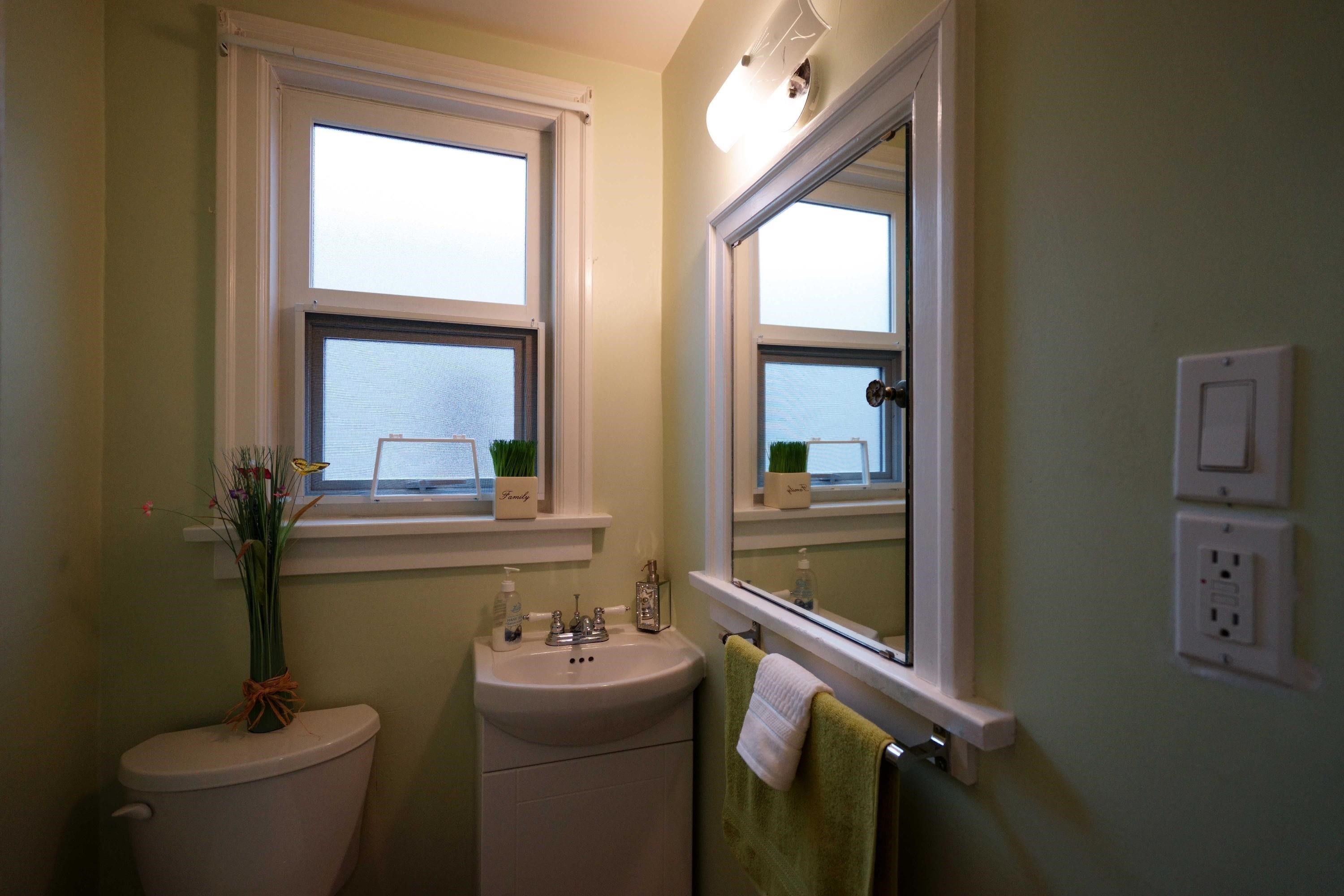 3945 10Th Avenue W, Vancouver, BC