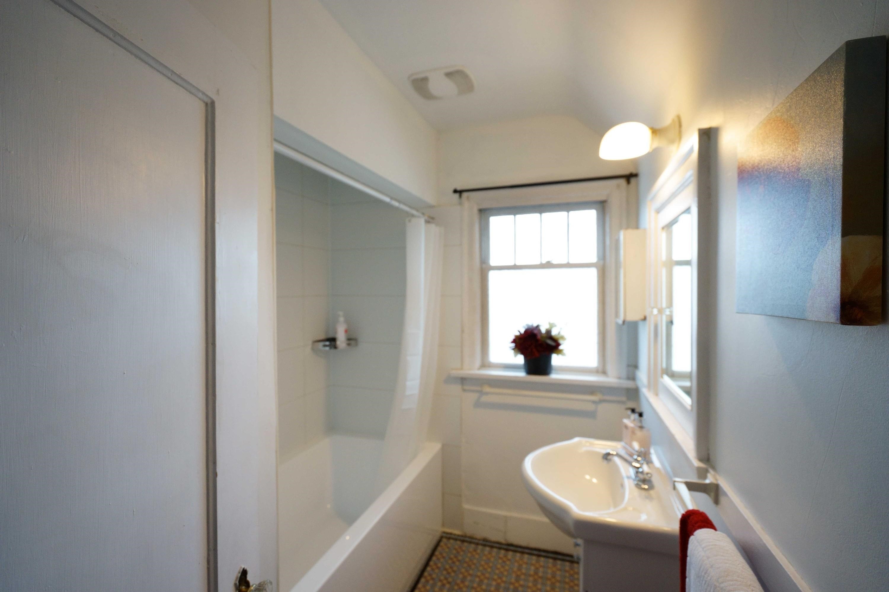 3945 10Th Avenue W, Vancouver, BC