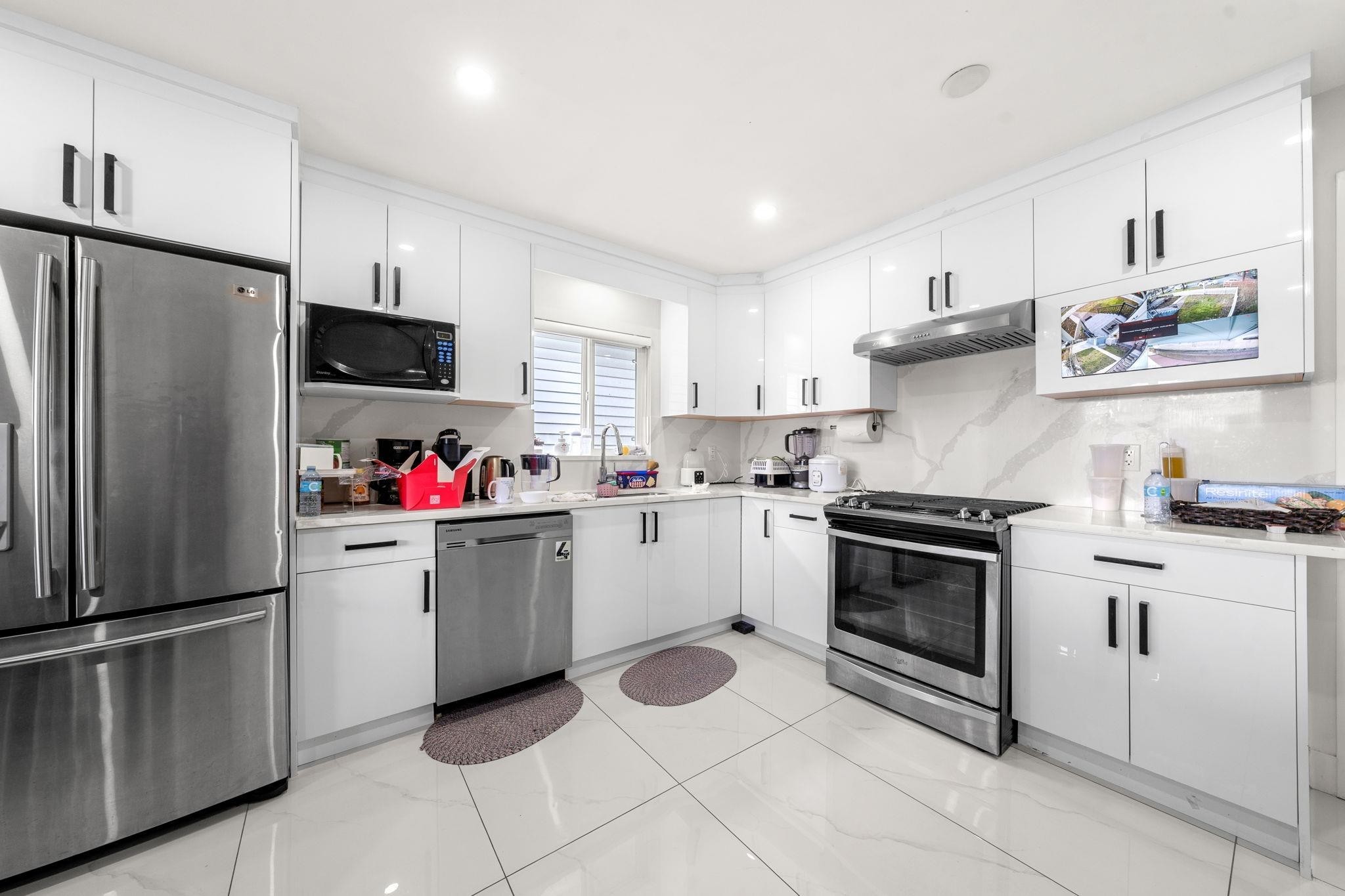 2506 45Th Avenue E, Vancouver, BC