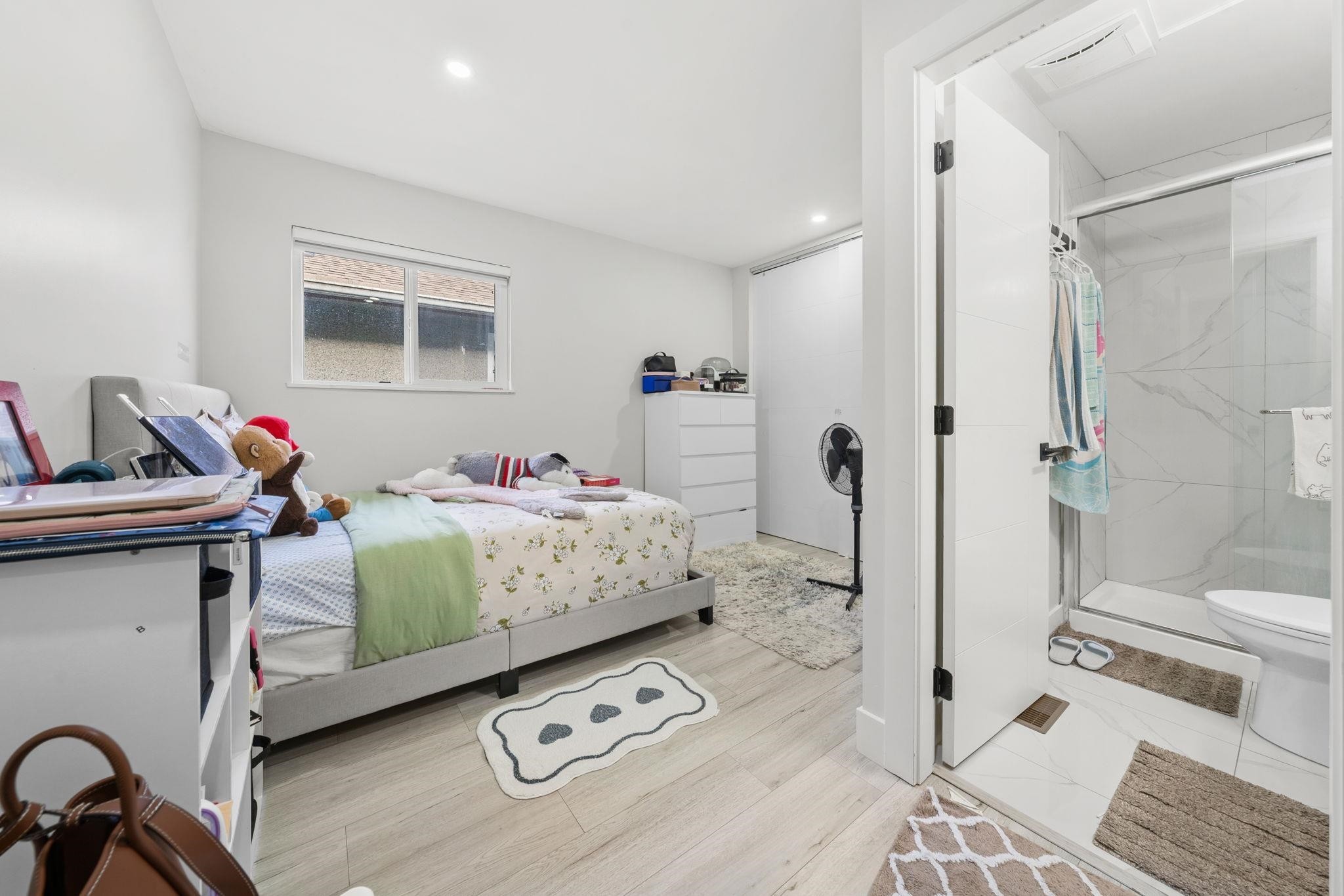 2506 45Th Avenue E, Vancouver, BC