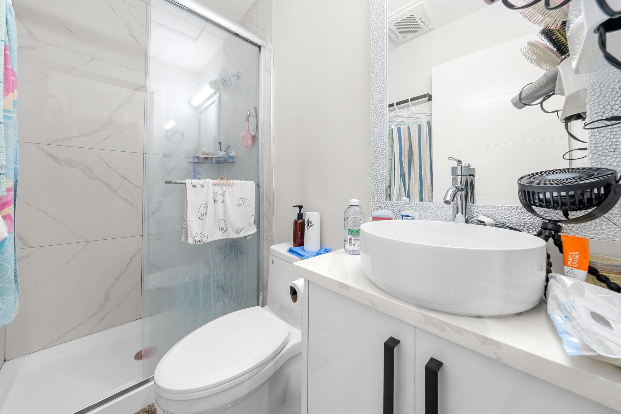 2506 45Th Avenue E, Vancouver, BC