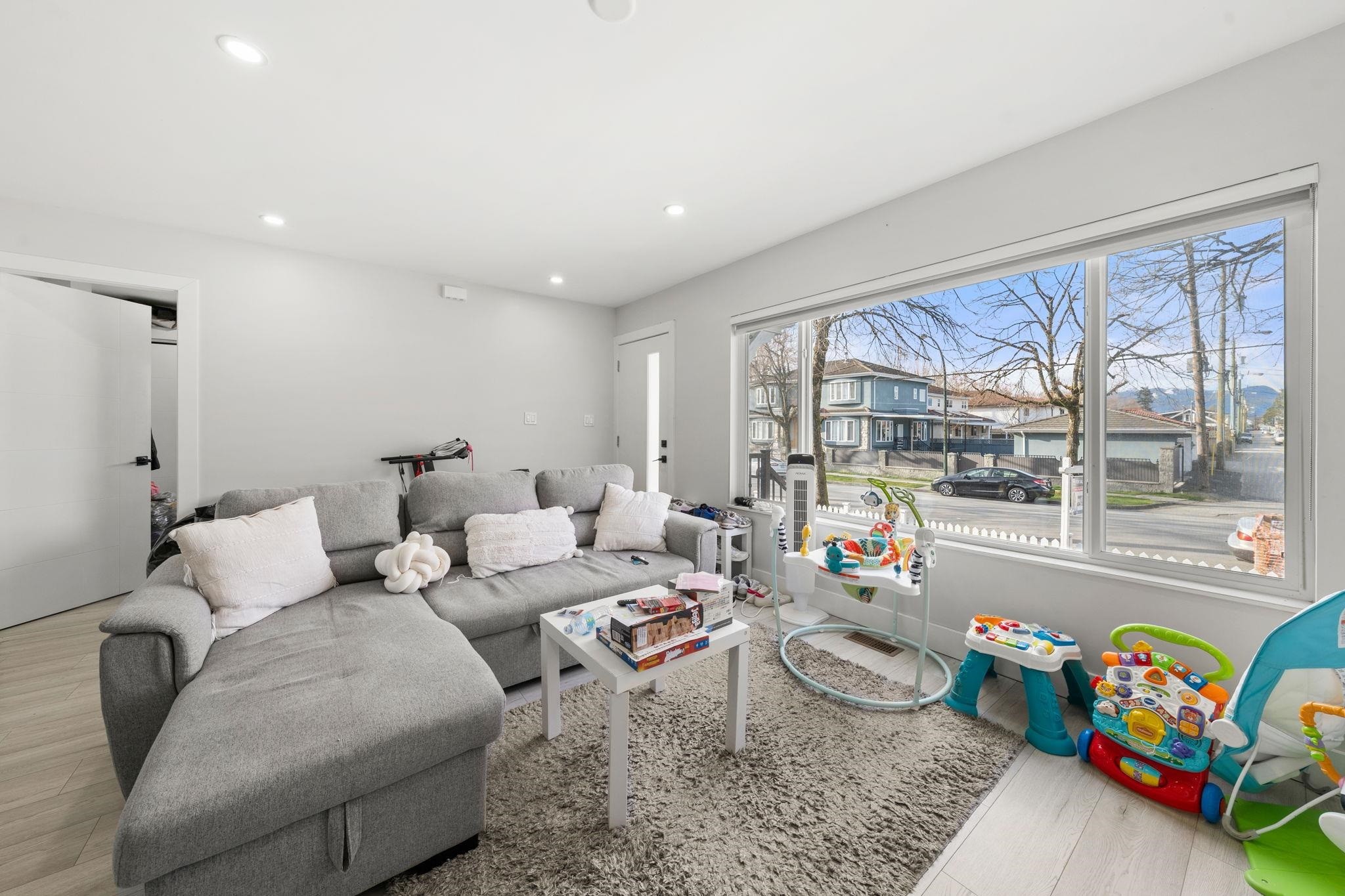 2506 45Th Avenue E, Vancouver, BC