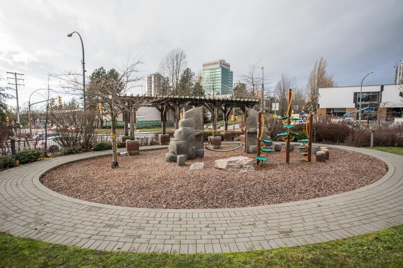 417-7058 14Th Avenue, Burnaby, BC