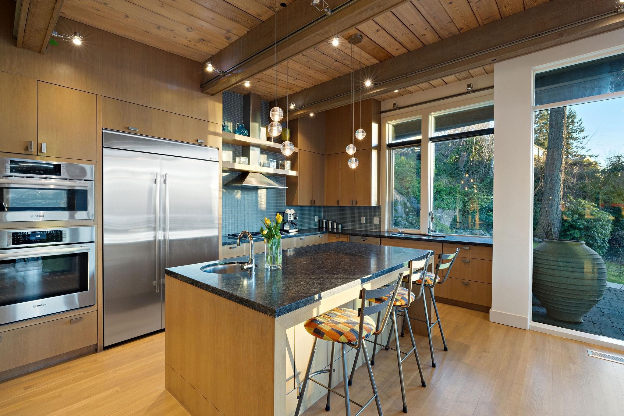 6235 Overstone Drive, West Vancouver, BC