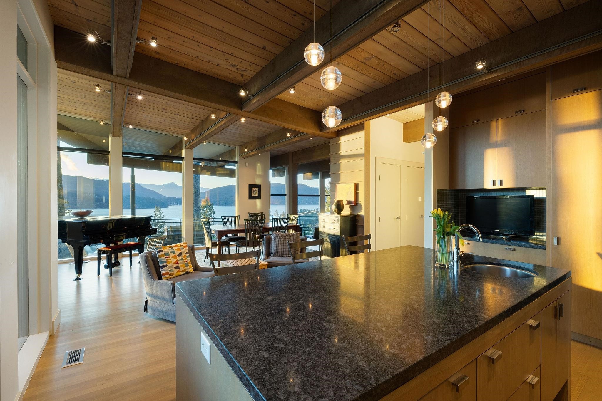 6235 Overstone Drive, West Vancouver, BC