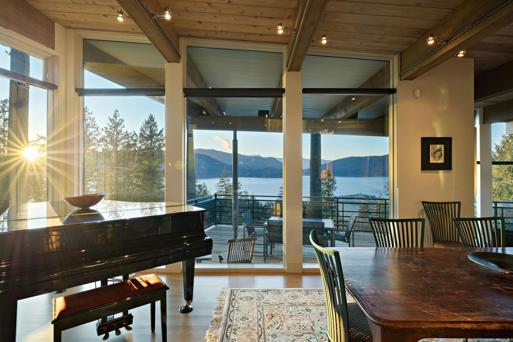 6235 Overstone Drive, West Vancouver, BC