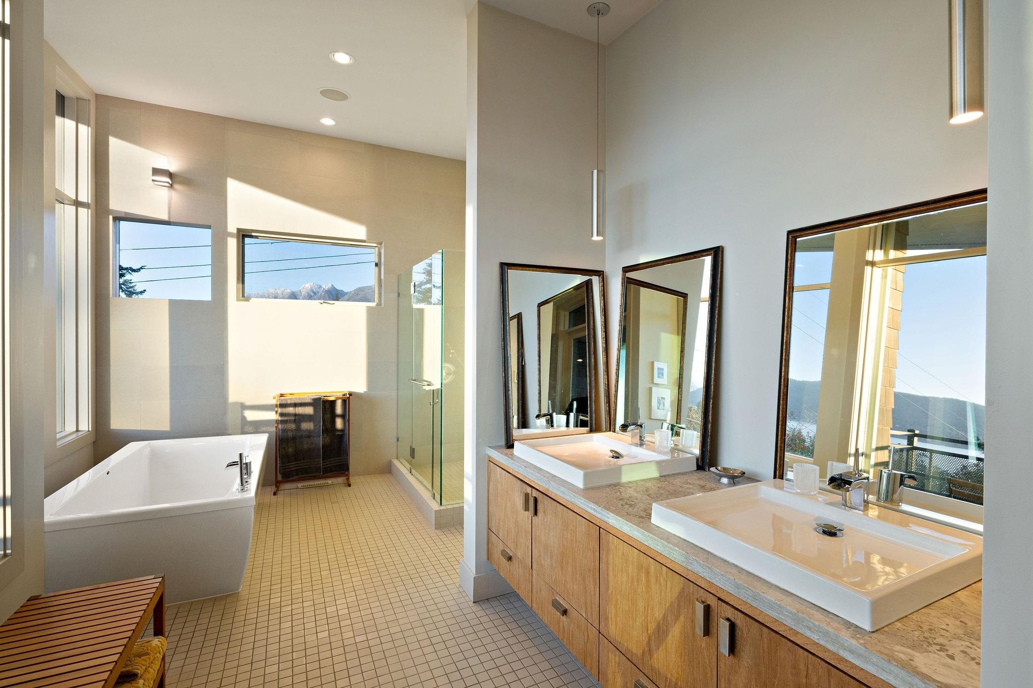 6235 Overstone Drive, West Vancouver, BC