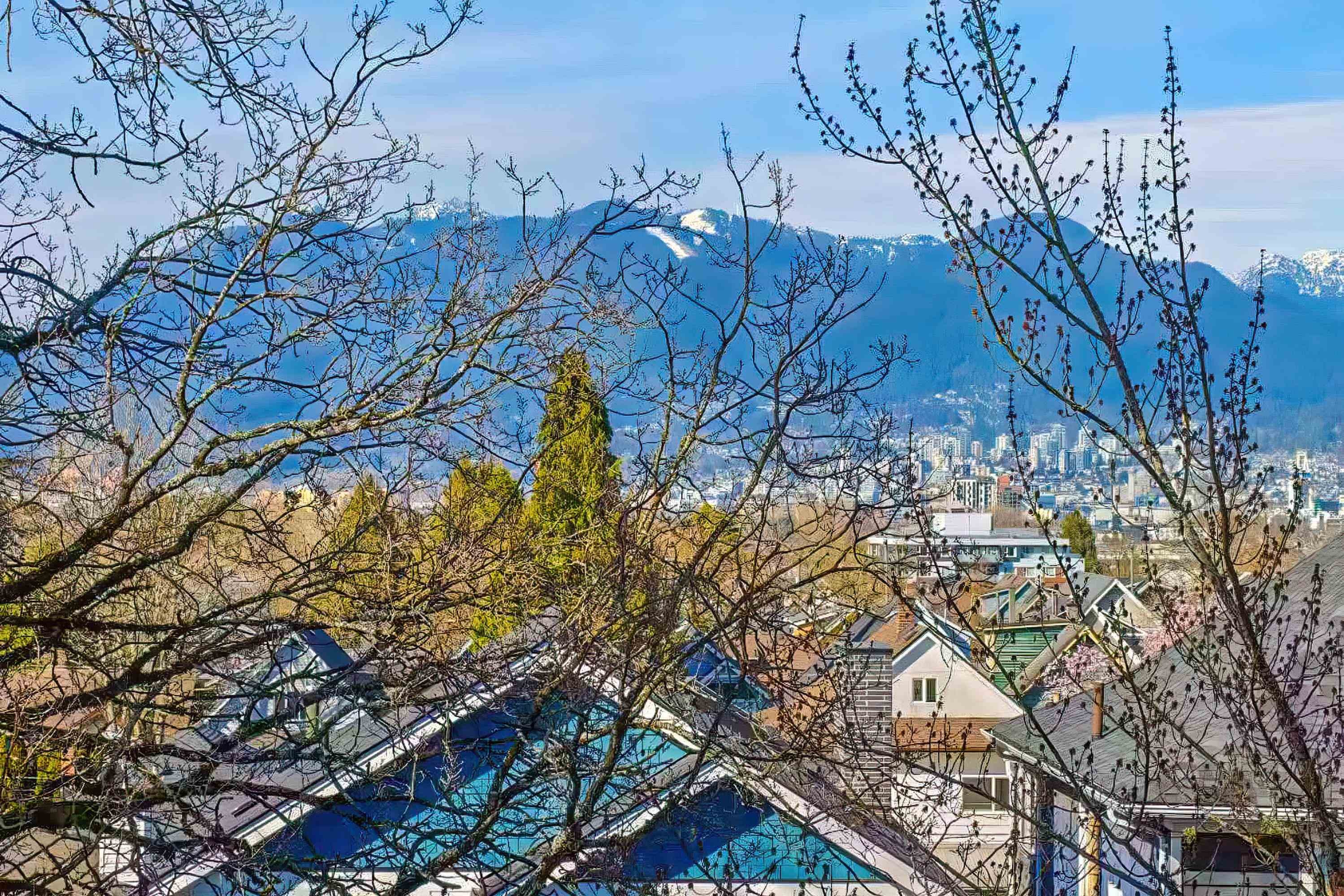 826 13Th Avenue E, Vancouver, BC