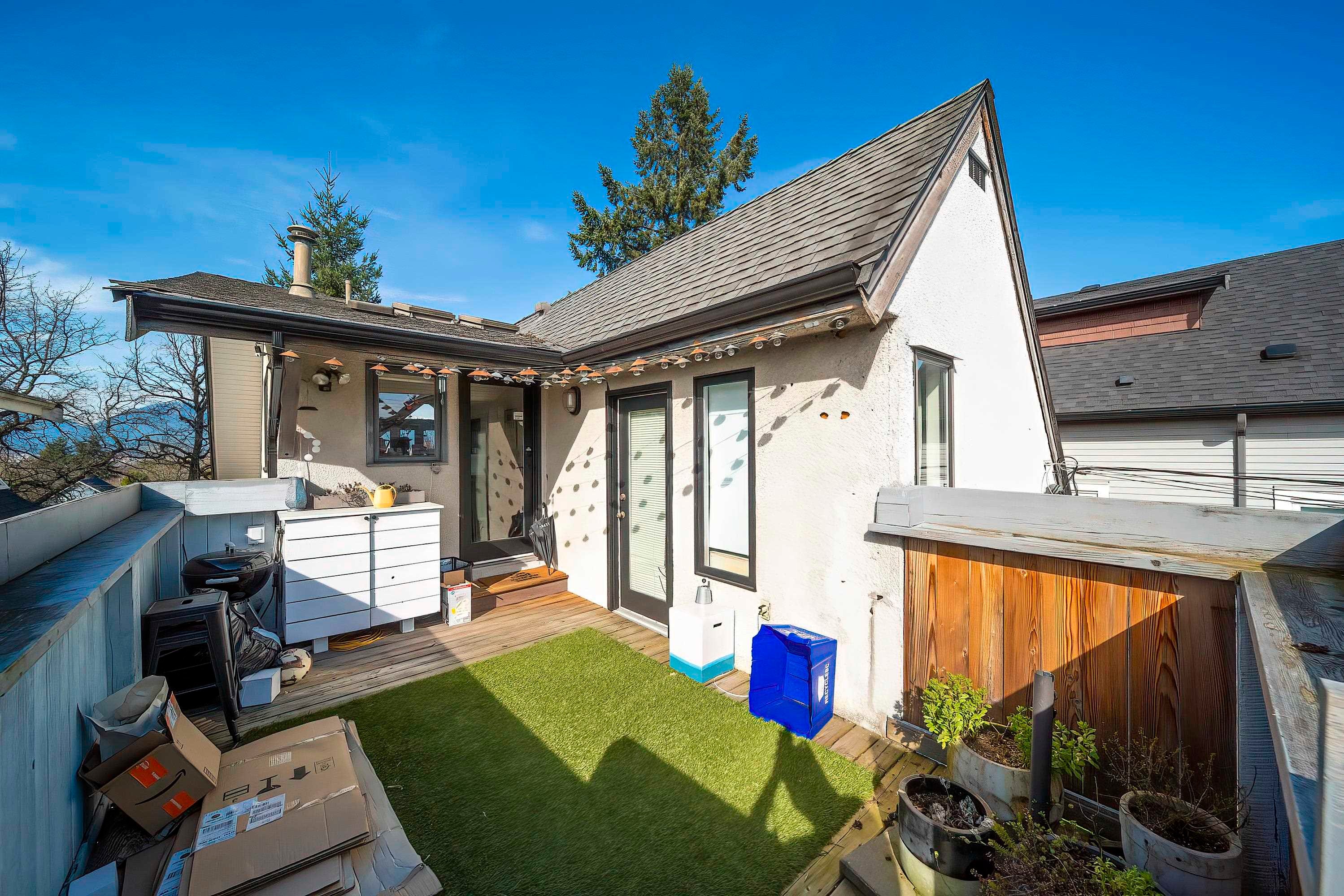826 13Th Avenue E, Vancouver, BC