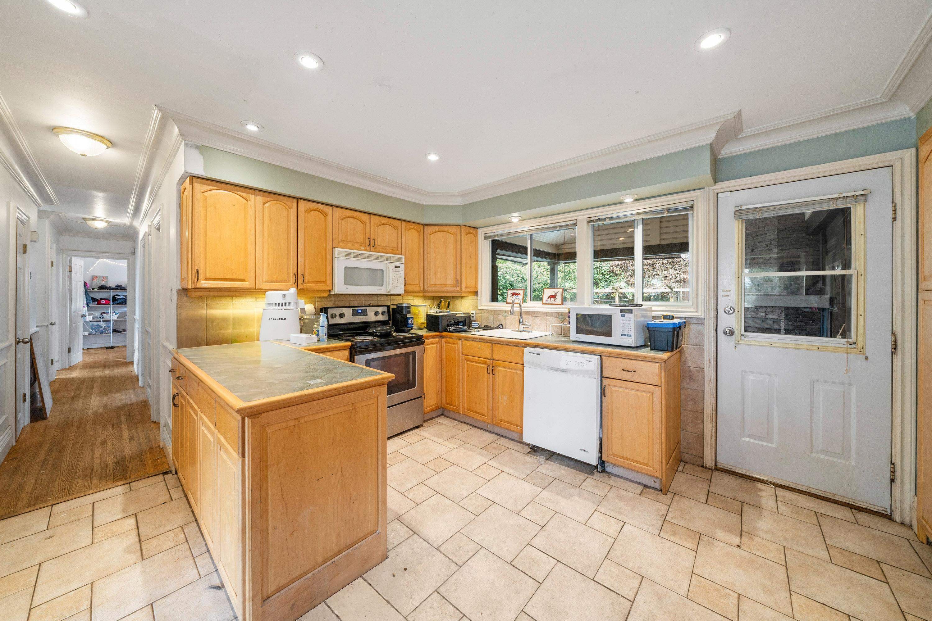 360 Seaforth Crescent, Coquitlam, BC