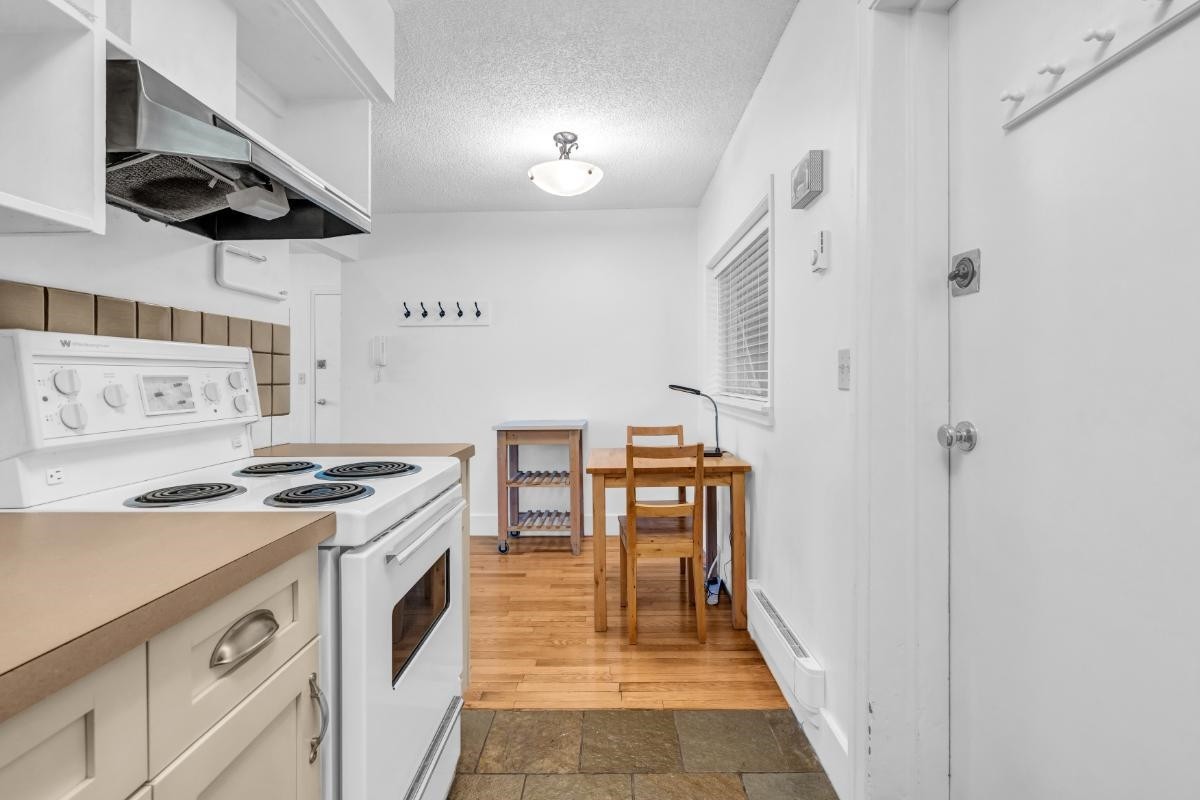 2575 3Rd Avenue W, Vancouver, BC