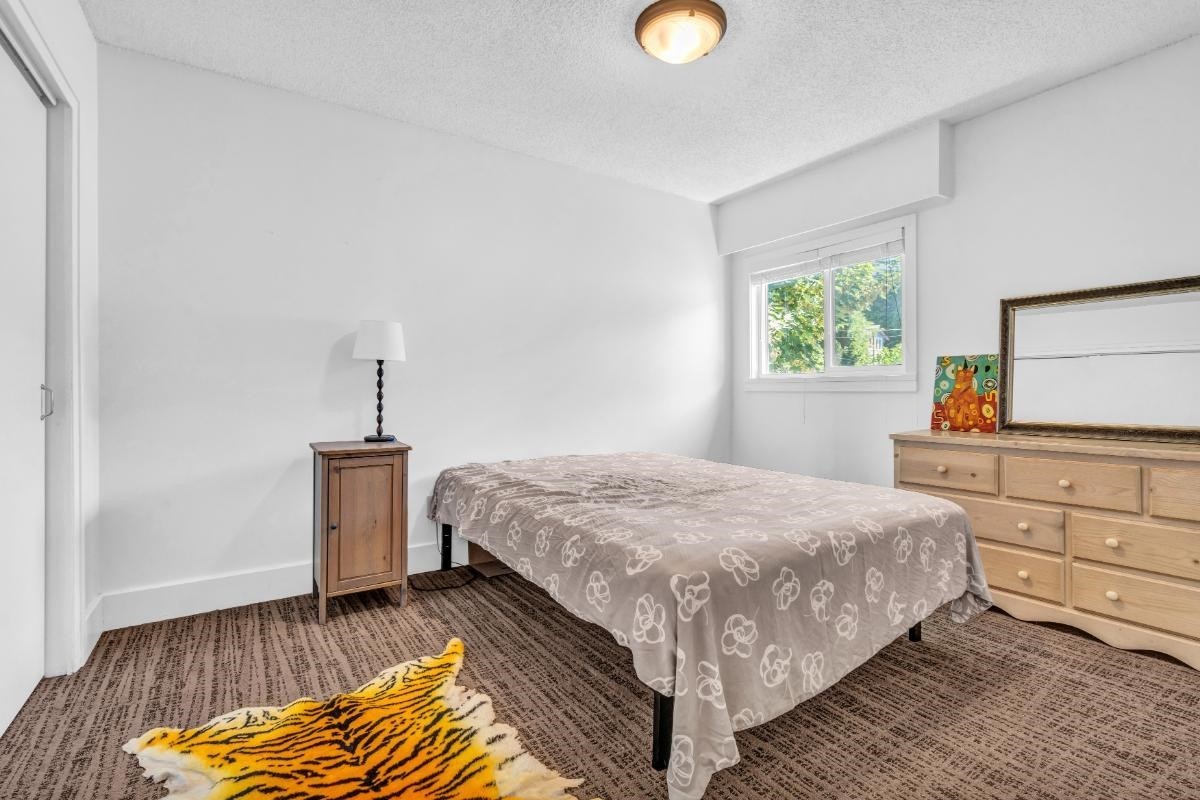 2575 3Rd Avenue W, Vancouver, BC