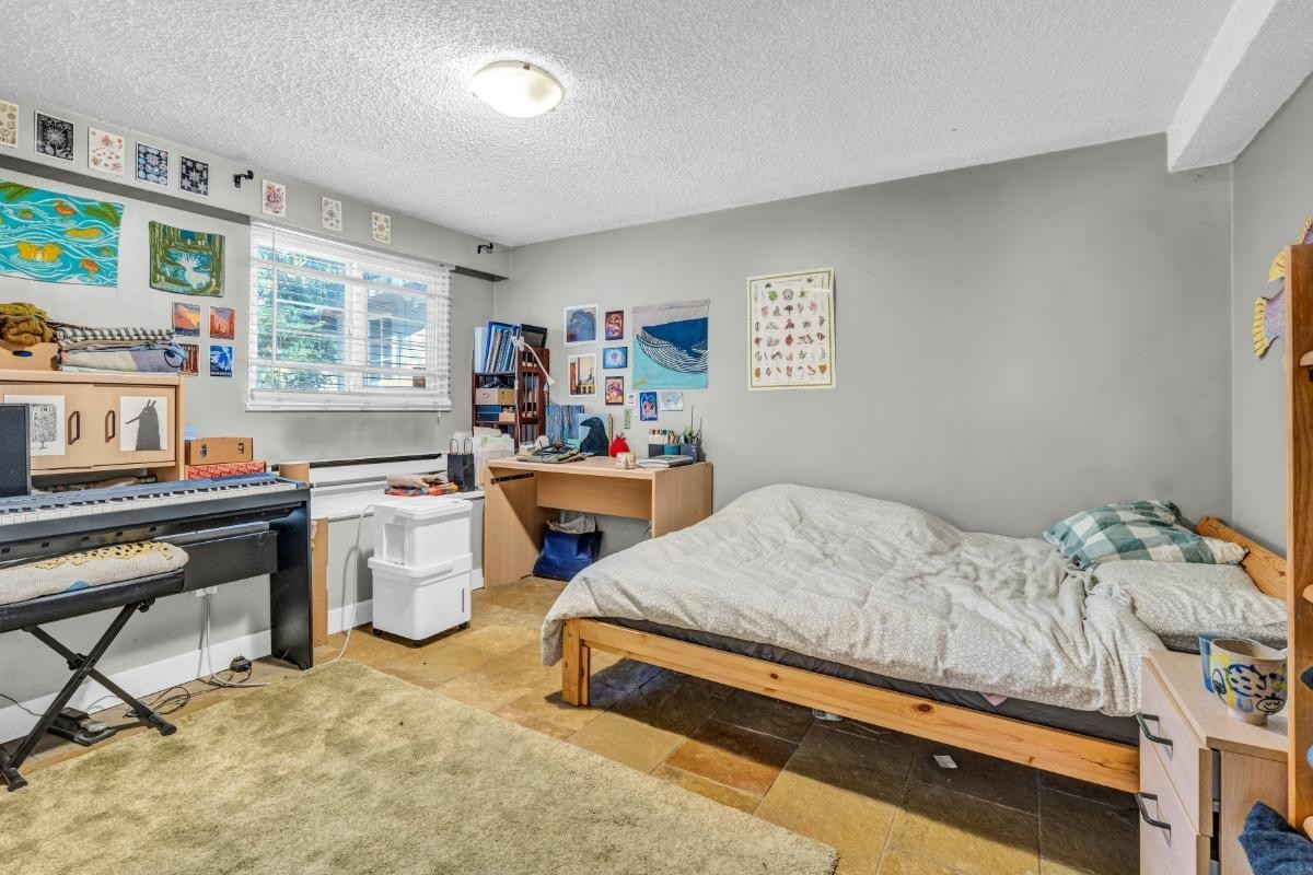2575 3Rd Avenue W, Vancouver, BC