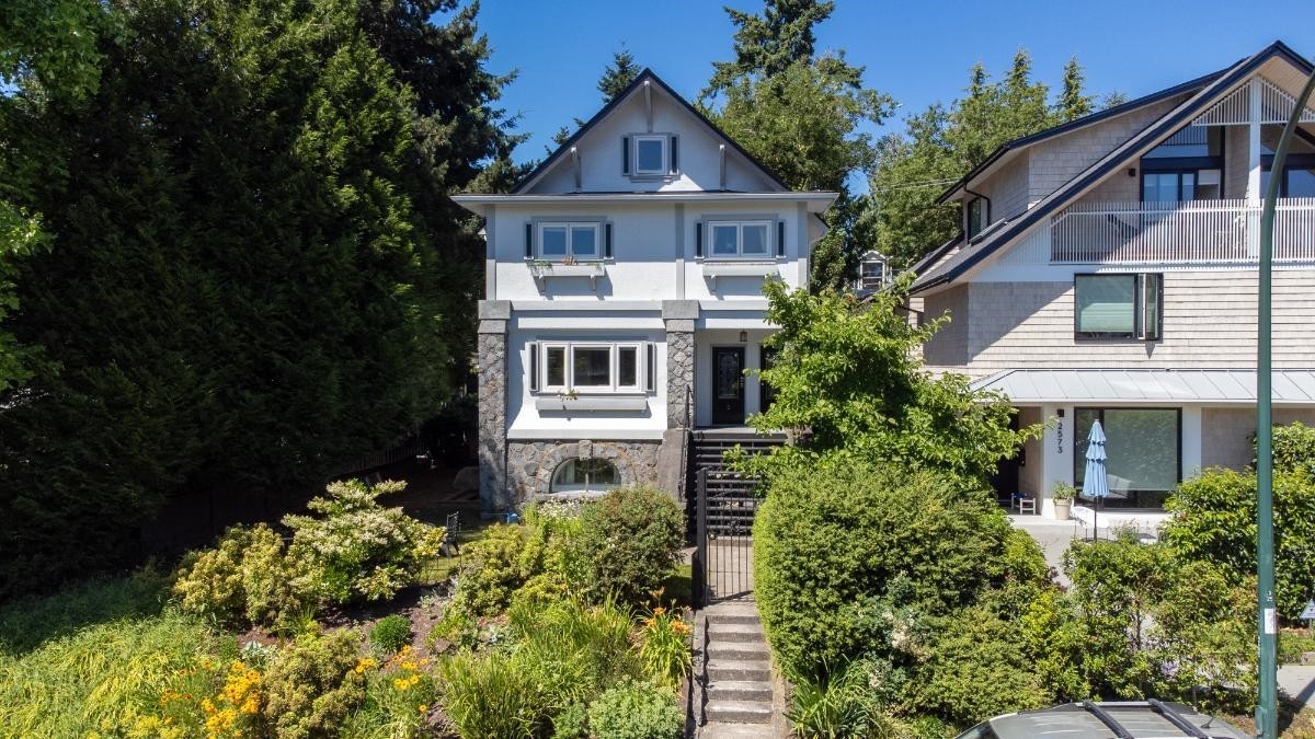 2575 3Rd Avenue W, Vancouver, BC