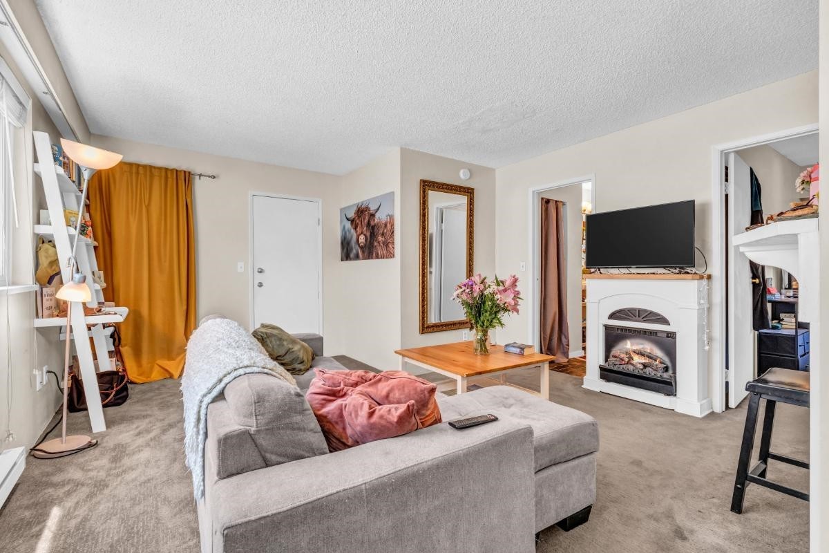2575 3Rd Avenue W, Vancouver, BC
