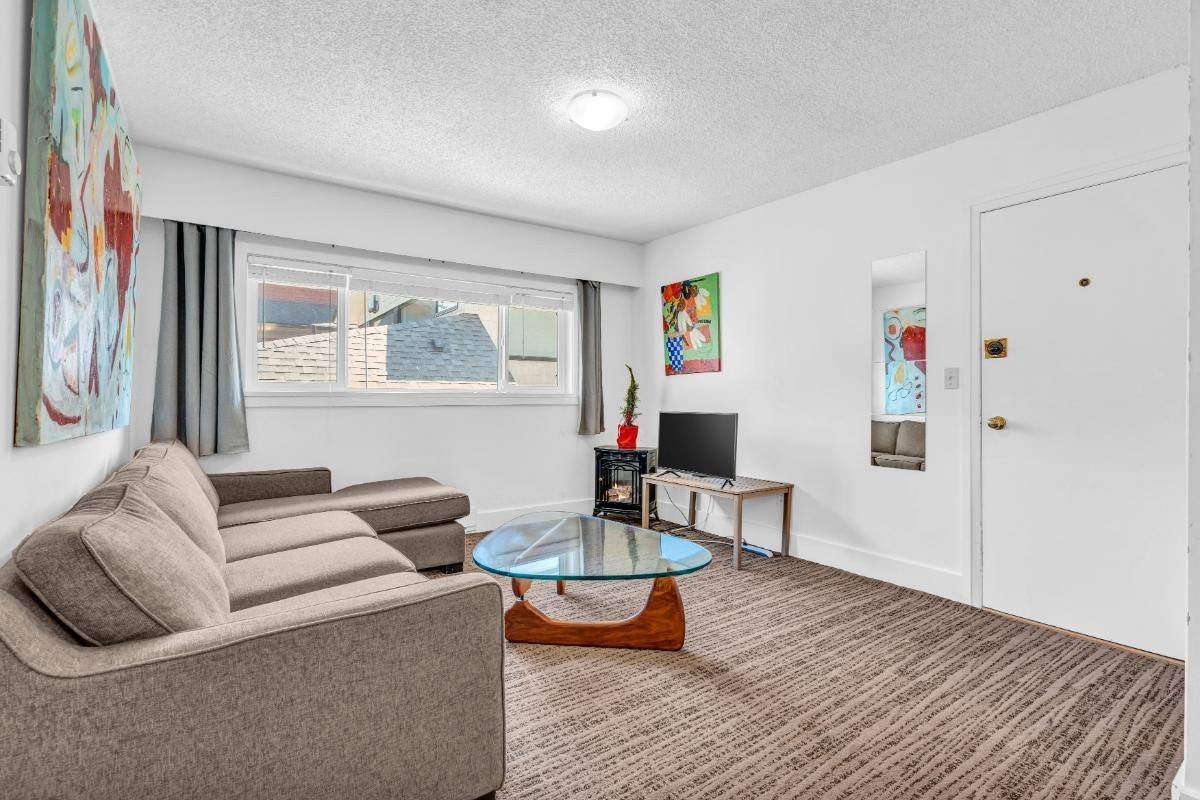 2575 3Rd Avenue W, Vancouver, BC