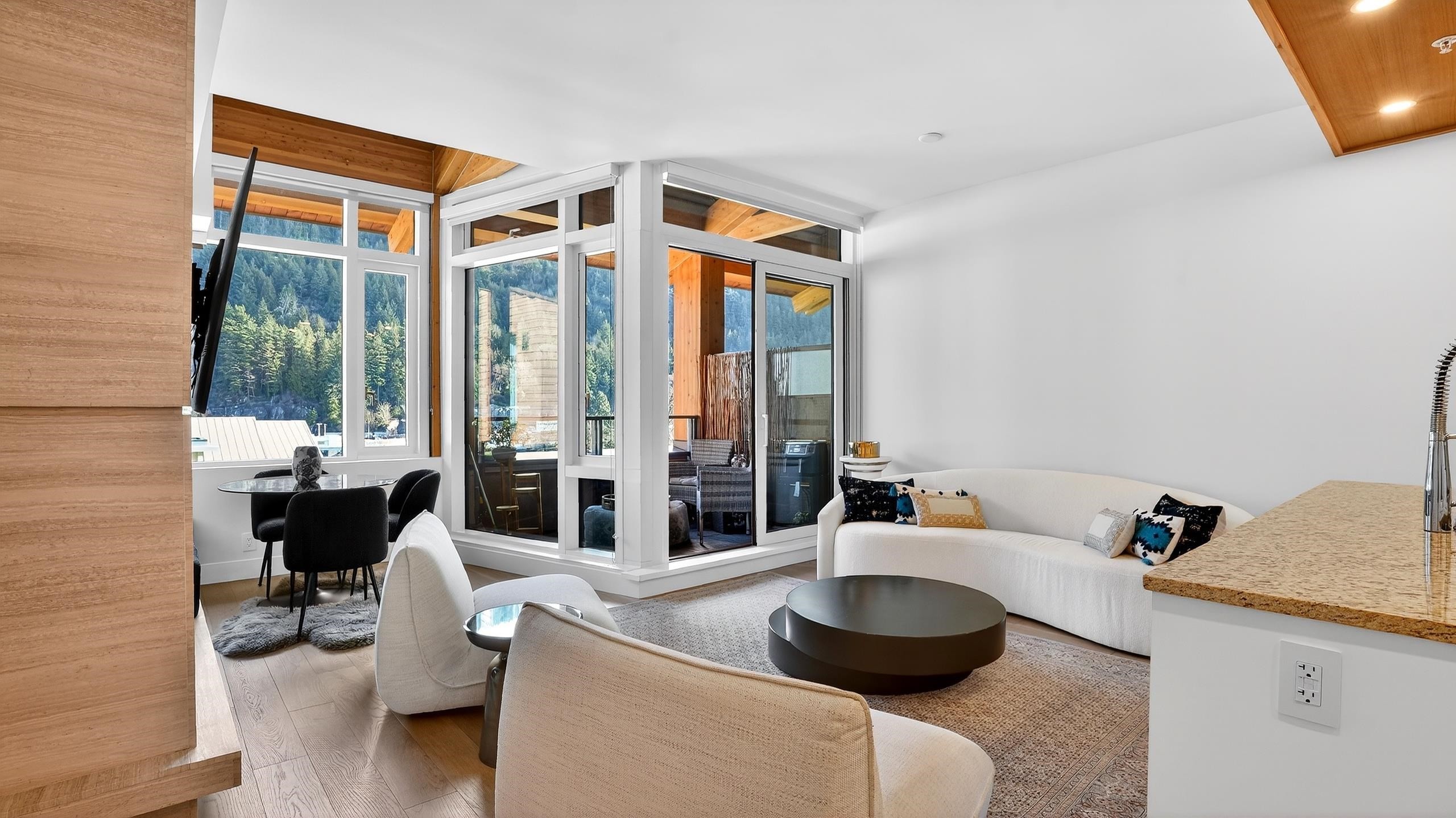 506-6687 Nelson Avenue, West Vancouver, BC