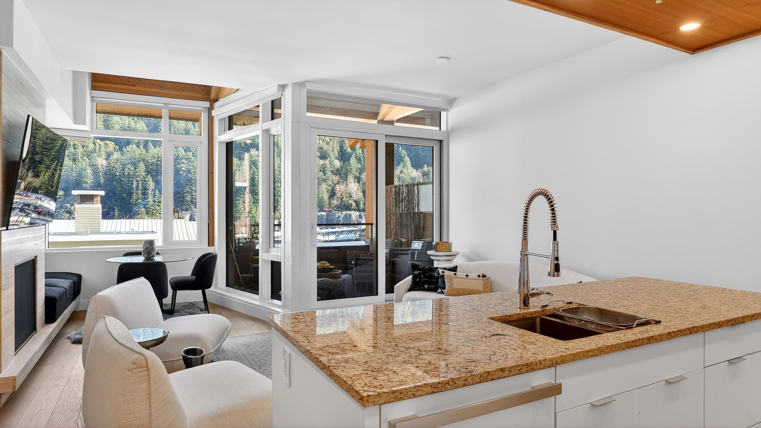 506-6687 Nelson Avenue, West Vancouver, BC